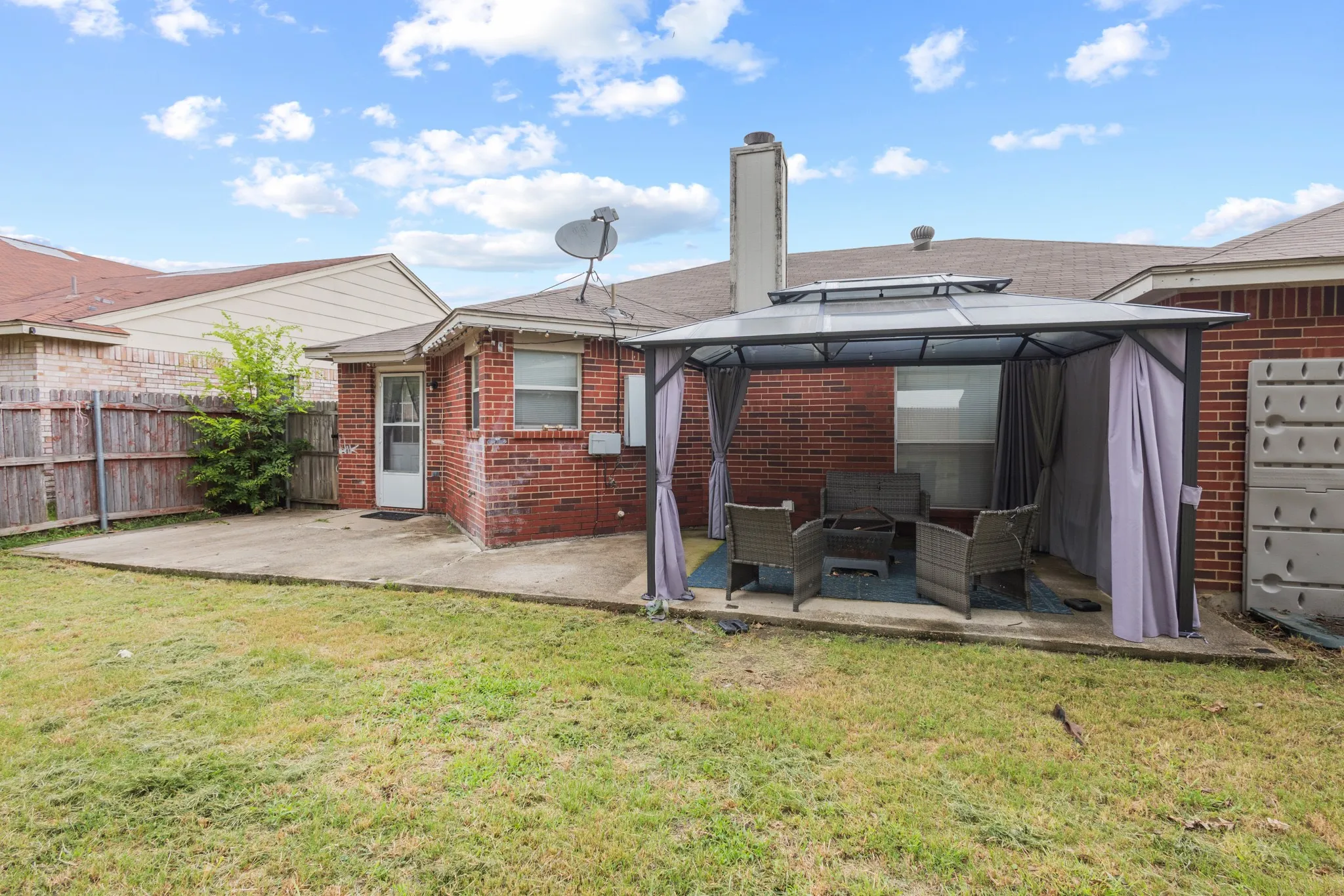 Single Family Residence For Rent in Tarrant County , 6720 Elk Trail, Arlington, Texas 76002, 3 Bedroom, 2 Bathroom, 2 Garage spaces, 1,744 Sqft, built in 1998, mls#21309895, Real Estate Agent in Arlington, Homes For Rent in Tarrant county, Homes For Rent in Arlington, Realtor in Arlington Texas, Real Estate Brokerage Independent Realty Texas, Luminita Cordes Realtor