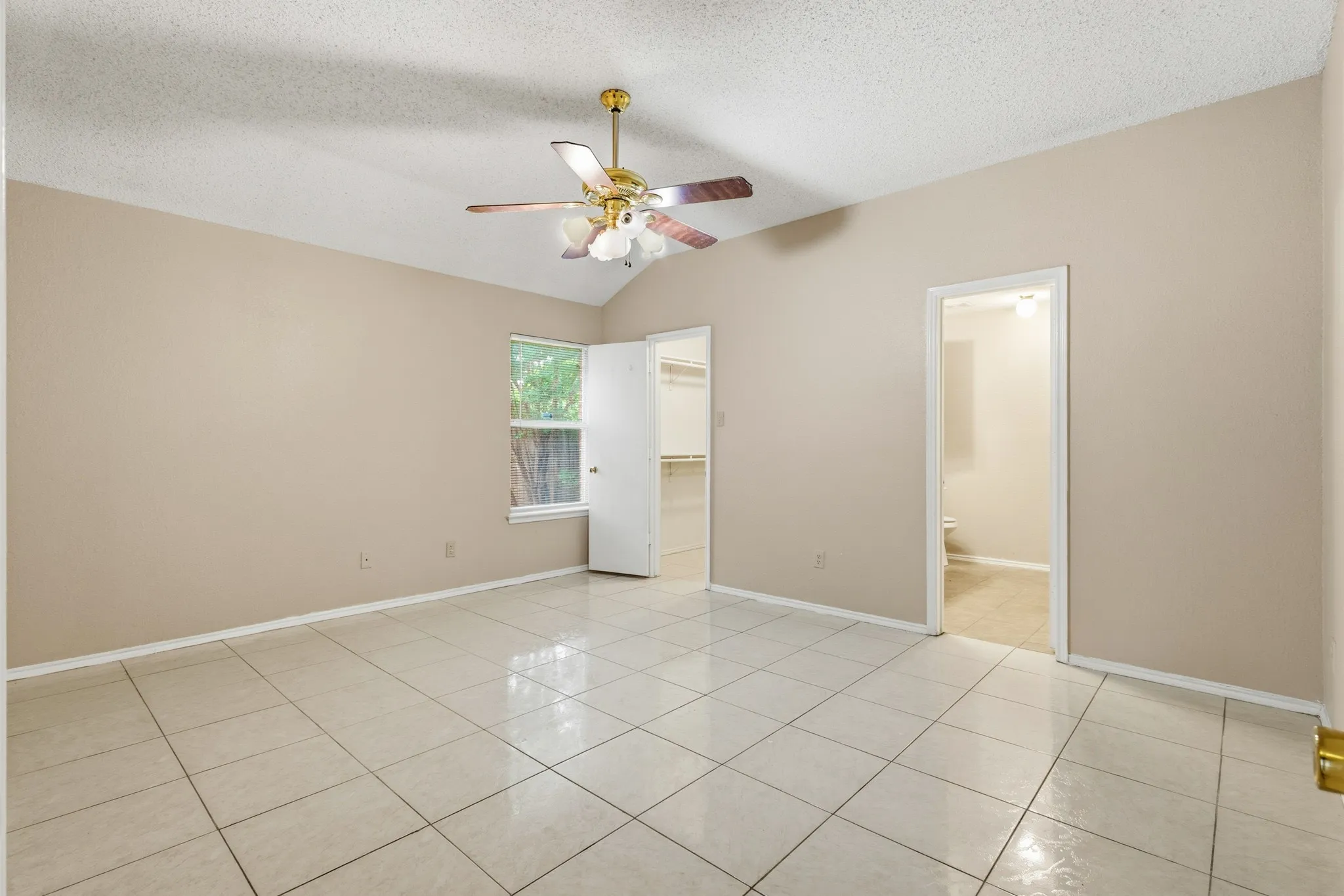 Single Family Residence For Rent in Tarrant County , 6720 Elk Trail, Arlington, Texas 76002, 3 Bedroom, 2 Bathroom, 2 Garage spaces, 1,744 Sqft, built in 1998, mls#21309895, Real Estate Agent in Arlington, Homes For Rent in Tarrant county, Homes For Rent in Arlington, Realtor in Arlington Texas, Real Estate Brokerage Independent Realty Texas, Luminita Cordes Realtor