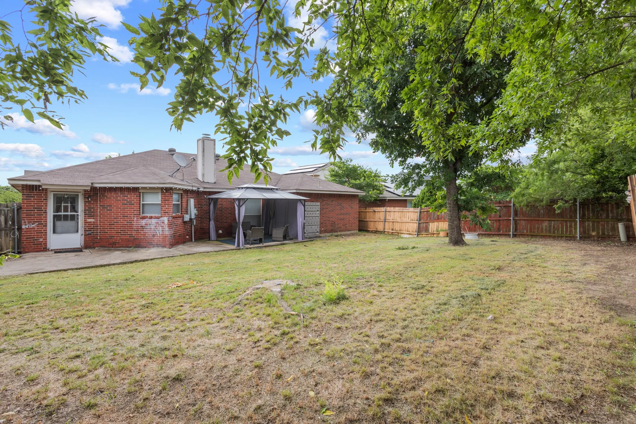 Single Family Residence For Rent in Tarrant County , 6720 Elk Trail, Arlington, Texas 76002, 3 Bedroom, 2 Bathroom, 2 Garage spaces, 1,744 Sqft, built in 1998, mls#21309895, Real Estate Agent in Arlington, Homes For Rent in Tarrant county, Homes For Rent in Arlington, Realtor in Arlington Texas, Real Estate Brokerage Independent Realty Texas, Luminita Cordes Realtor