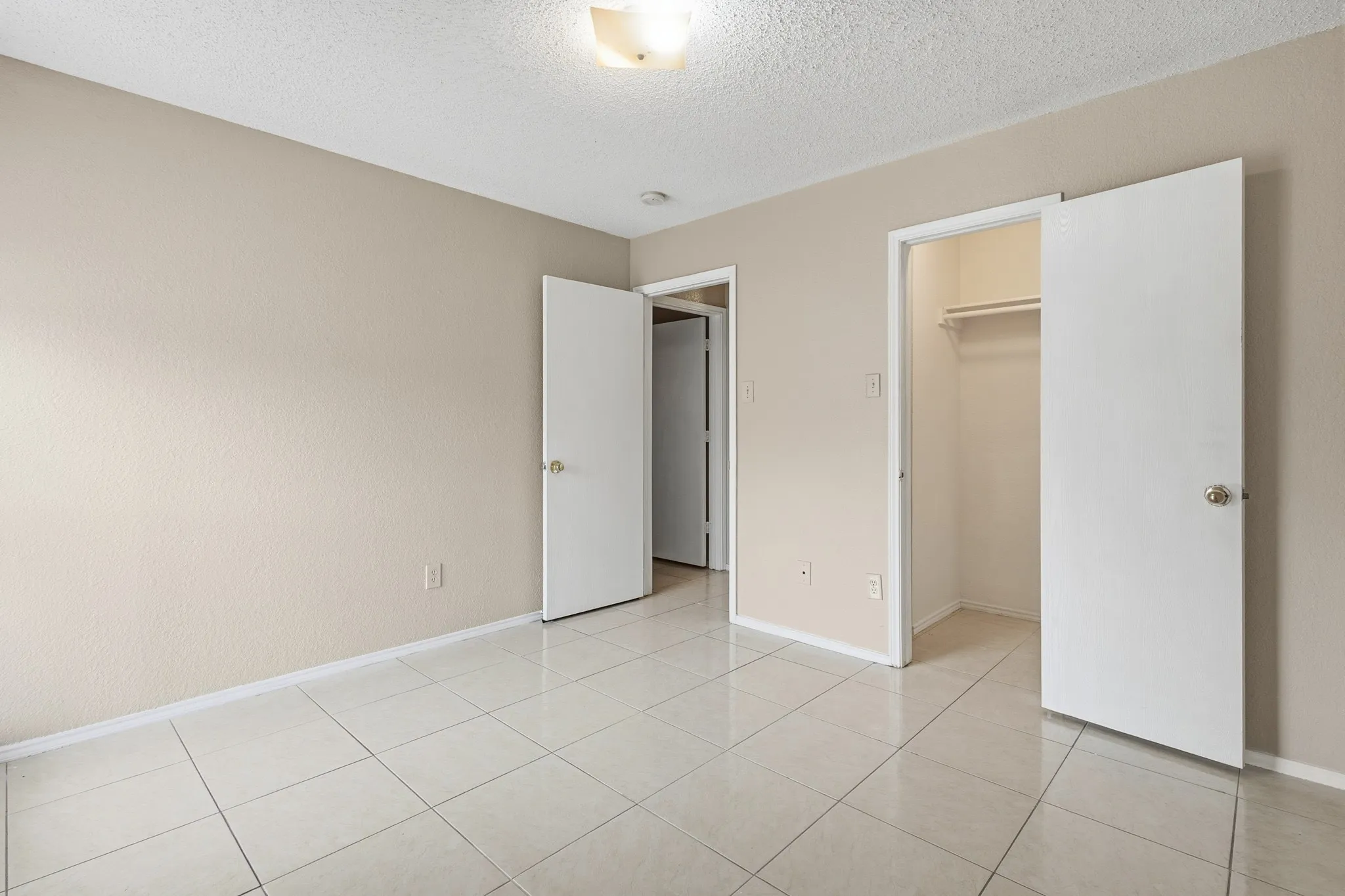 Single Family Residence For Rent in Tarrant County , 6720 Elk Trail, Arlington, Texas 76002, 3 Bedroom, 2 Bathroom, 2 Garage spaces, 1,744 Sqft, built in 1998, mls#21309895, Real Estate Agent in Arlington, Homes For Rent in Tarrant county, Homes For Rent in Arlington, Realtor in Arlington Texas, Real Estate Brokerage Independent Realty Texas, Luminita Cordes Realtor