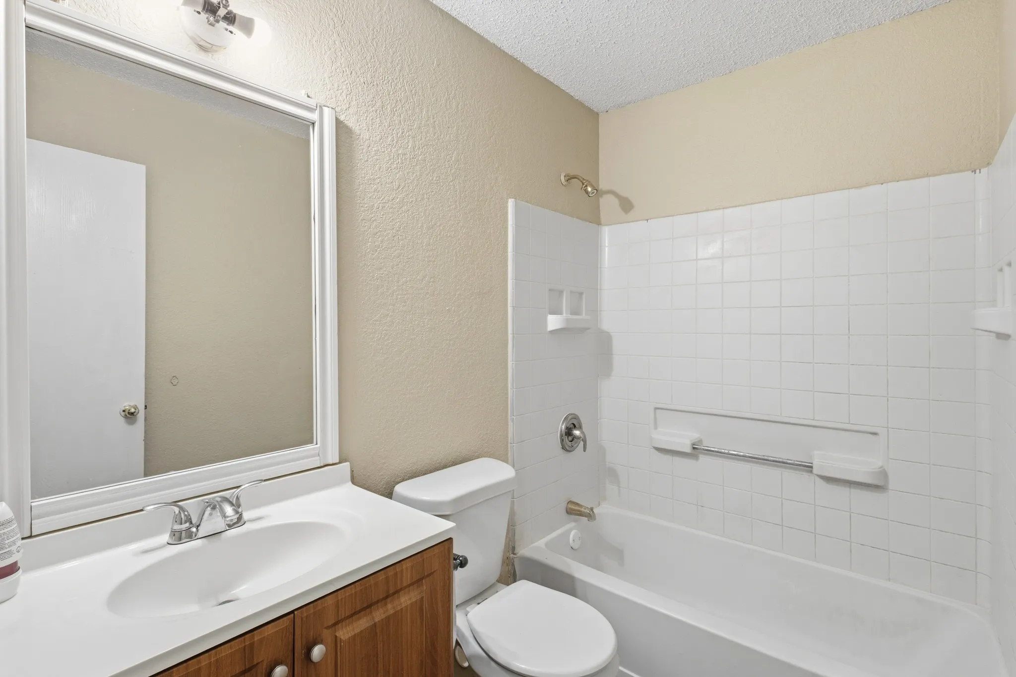 Single Family Residence For Rent in Tarrant County , 6720 Elk Trail, Arlington, Texas 76002, 3 Bedroom, 2 Bathroom, 2 Garage spaces, 1,744 Sqft, built in 1998, mls#21309895, Real Estate Agent in Arlington, Homes For Rent in Tarrant county, Homes For Rent in Arlington, Realtor in Arlington Texas, Real Estate Brokerage Independent Realty Texas, Luminita Cordes Realtor