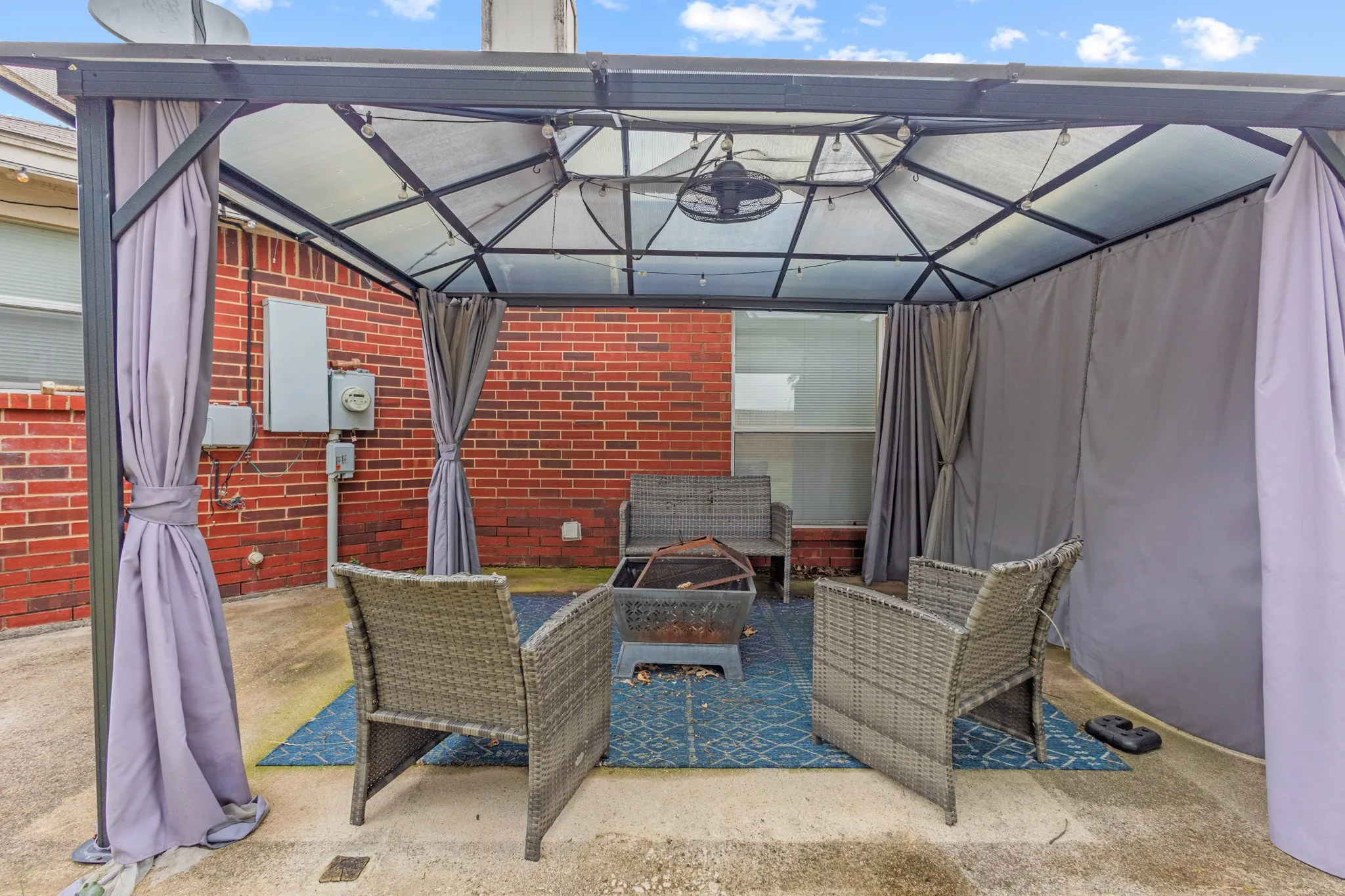 Single Family Residence For Rent in Tarrant County , 6720 Elk Trail, Arlington, Texas 76002, 3 Bedroom, 2 Bathroom, 2 Garage spaces, 1,744 Sqft, built in 1998, mls#21309895, Real Estate Agent in Arlington, Homes For Rent in Tarrant county, Homes For Rent in Arlington, Realtor in Arlington Texas, Real Estate Brokerage Independent Realty Texas, Luminita Cordes Realtor