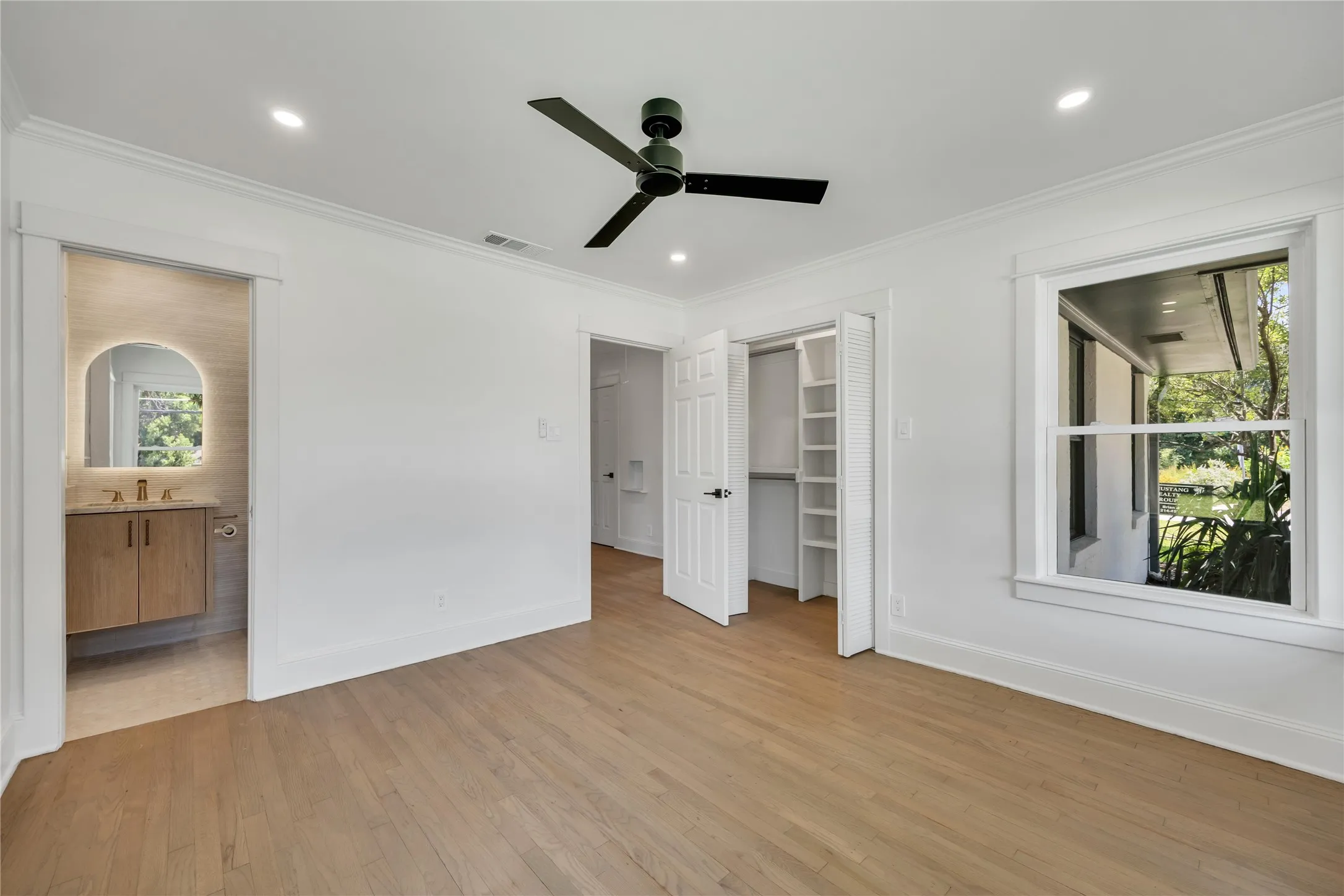 Single Family Residence For Sale in Dallas County , 7103 Westbrook Lane, Dallas, Texas 75214, 4 Bedroom, 3 Bathroom, 2 Garage spaces, 2,535 Sqft, built in 1954, mls#21309896, Real Estate Agent in Dallas, Homes For Sale in Dallas county, Homes For Sale in Dallas, Realtor in Dallas Texas, Real Estate Brokerage Independent Realty Texas, Luminita Cordes Realtor