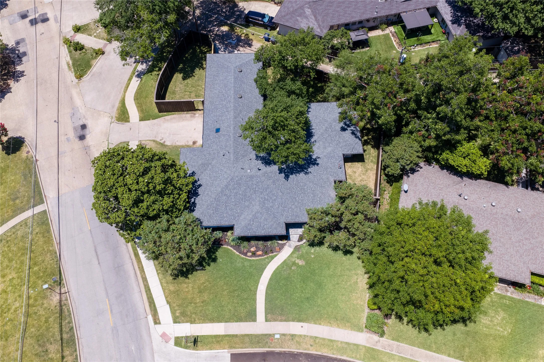Single Family Residence For Sale in Dallas County , 7103 Westbrook Lane, Dallas, Texas 75214, 4 Bedroom, 3 Bathroom, 2 Garage spaces, 2,535 Sqft, built in 1954, mls#21309896, Real Estate Agent in Dallas, Homes For Sale in Dallas county, Homes For Sale in Dallas, Realtor in Dallas Texas, Real Estate Brokerage Independent Realty Texas, Luminita Cordes Realtor
