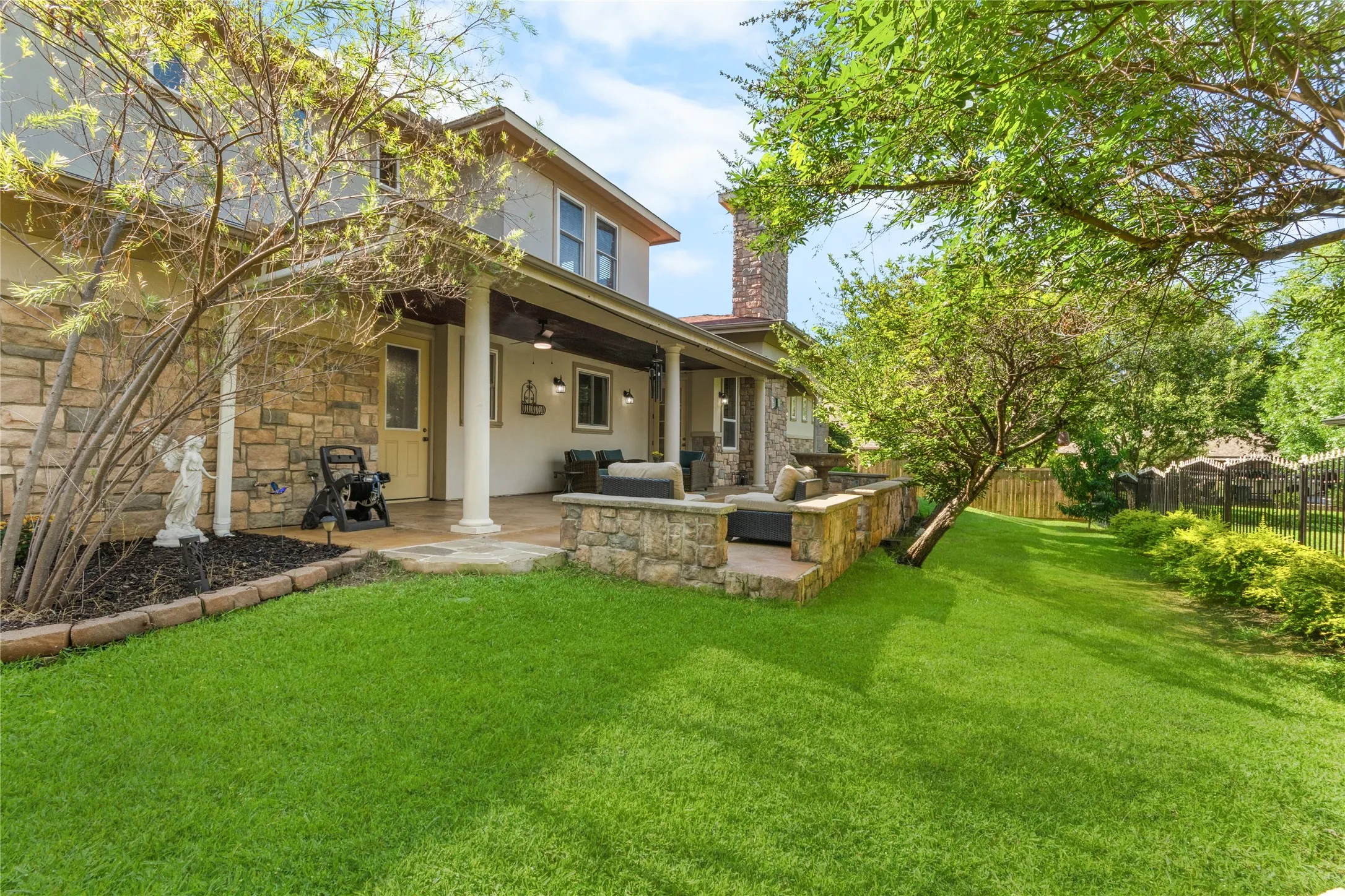 Single Family Residence For Sale in Denton County , 4921 Dogwood Street, Flower Mound, Texas 75028, 3 Bedroom, 3 Bathroom, 2 Garage spaces, 3,004 Sqft, built in 2009, Price $689,900, mls#21291040, Real Estate Agent in Flower Mound, Homes For Sale in Denton county, Homes For Sale in Flower Mound, Realtor in Flower Mound Texas, Real Estate Brokerage Independent Realty Texas, Luminita Cordes Realtor