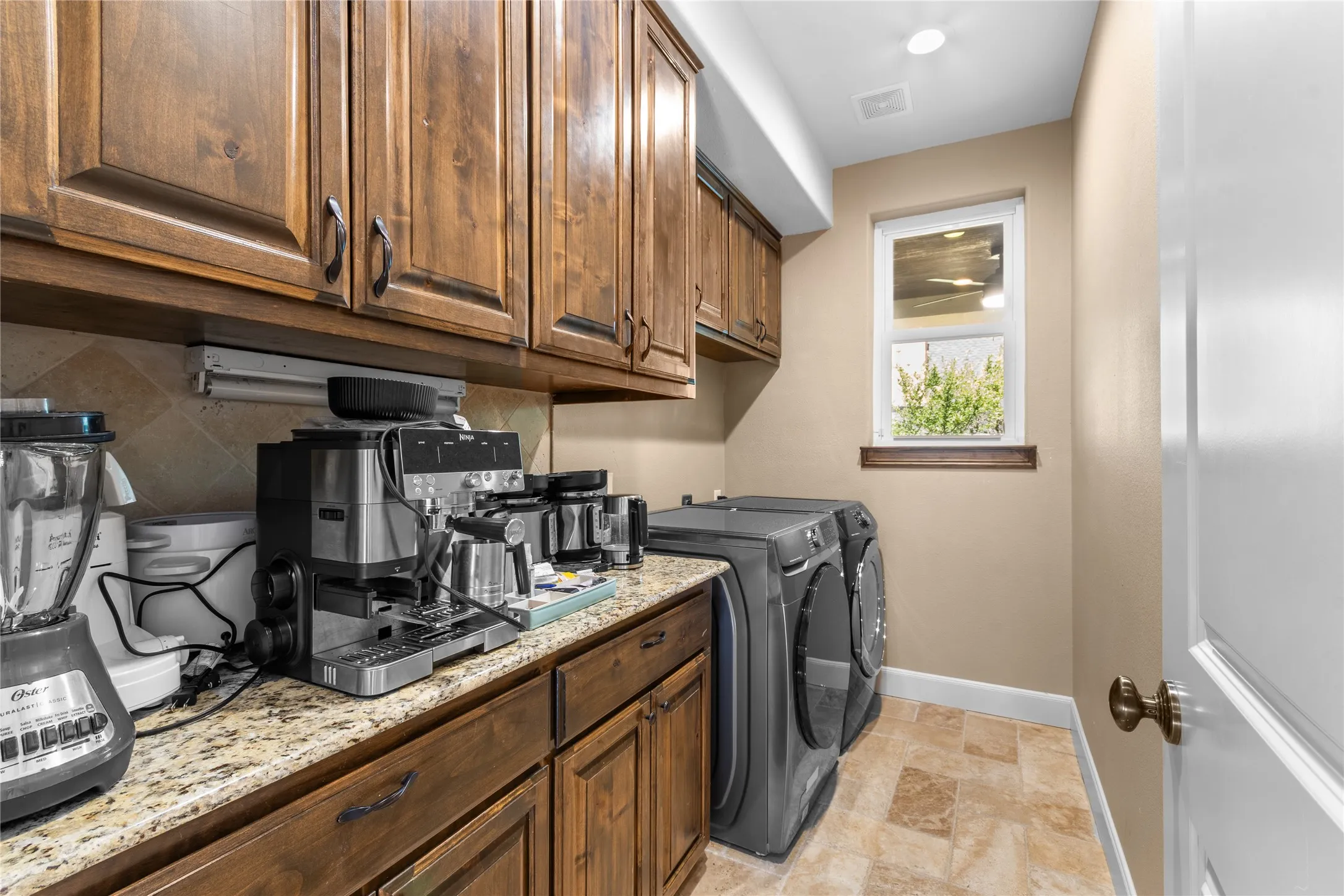Single Family Residence For Sale in Denton County , 4921 Dogwood Street, Flower Mound, Texas 75028, 3 Bedroom, 3 Bathroom, 2 Garage spaces, 3,004 Sqft, built in 2009, Price $689,900, mls#21291040, Real Estate Agent in Flower Mound, Homes For Sale in Denton county, Homes For Sale in Flower Mound, Realtor in Flower Mound Texas, Real Estate Brokerage Independent Realty Texas, Luminita Cordes Realtor