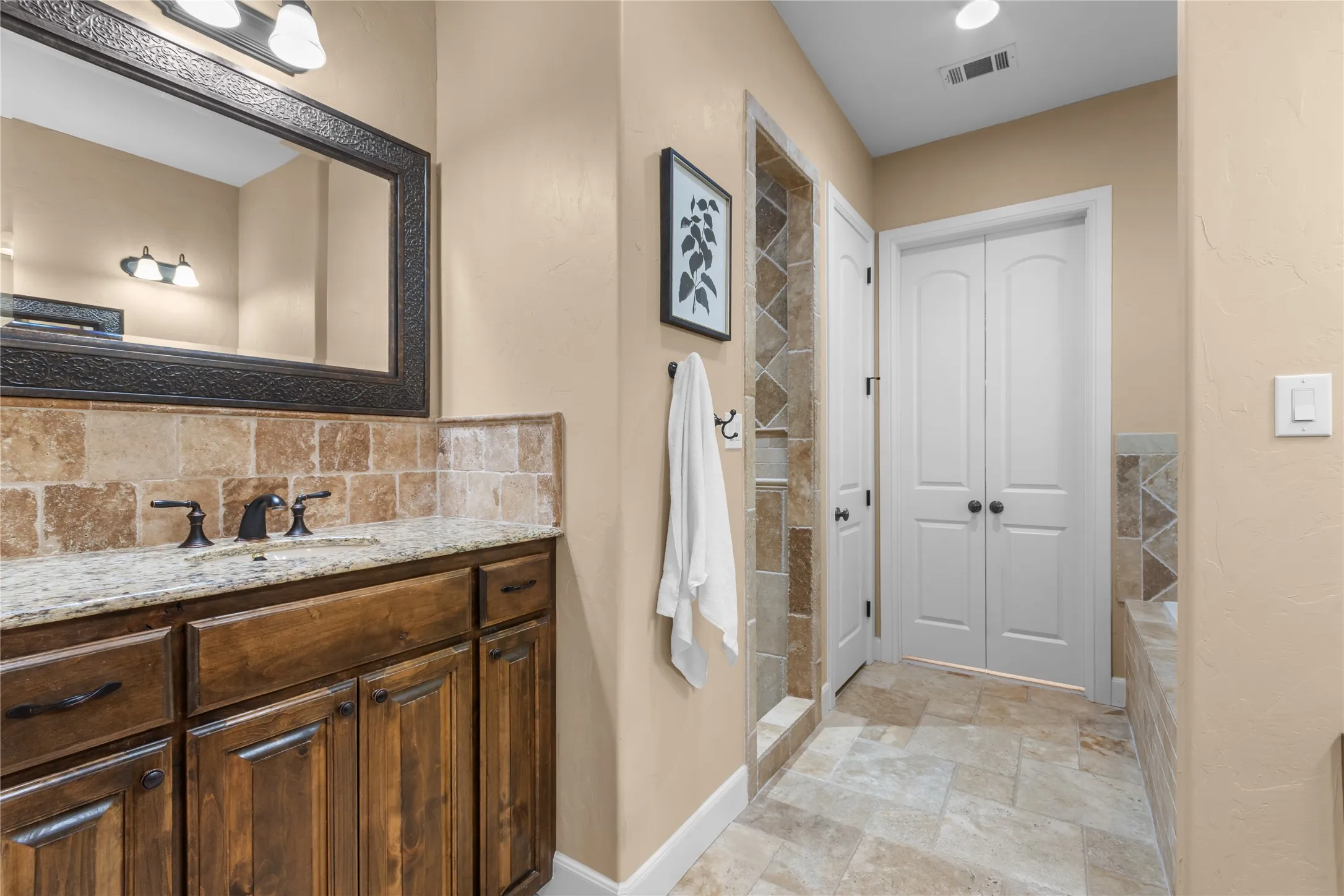 Single Family Residence For Sale in Denton County , 4921 Dogwood Street, Flower Mound, Texas 75028, 3 Bedroom, 3 Bathroom, 2 Garage spaces, 3,004 Sqft, built in 2009, Price $689,900, mls#21291040, Real Estate Agent in Flower Mound, Homes For Sale in Denton county, Homes For Sale in Flower Mound, Realtor in Flower Mound Texas, Real Estate Brokerage Independent Realty Texas, Luminita Cordes Realtor