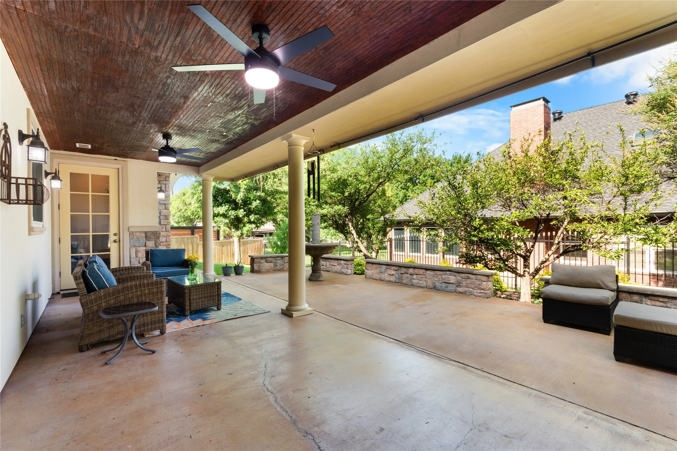 Single Family Residence For Sale in Denton County , 4921 Dogwood Street, Flower Mound, Texas 75028, 3 Bedroom, 3 Bathroom, 2 Garage spaces, 3,004 Sqft, built in 2009, Price $689,900, mls#21291040, Real Estate Agent in Flower Mound, Homes For Sale in Denton county, Homes For Sale in Flower Mound, Realtor in Flower Mound Texas, Real Estate Brokerage Independent Realty Texas, Luminita Cordes Realtor
