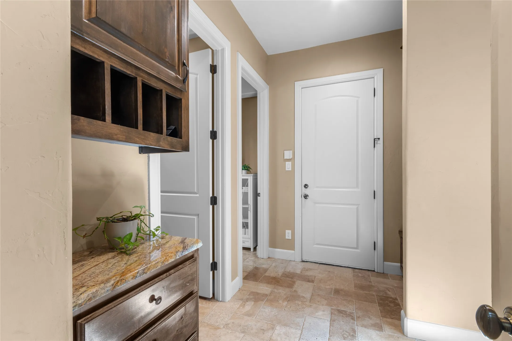 Single Family Residence For Sale in Denton County , 4921 Dogwood Street, Flower Mound, Texas 75028, 3 Bedroom, 3 Bathroom, 2 Garage spaces, 3,004 Sqft, built in 2009, Price $689,900, mls#21291040, Real Estate Agent in Flower Mound, Homes For Sale in Denton county, Homes For Sale in Flower Mound, Realtor in Flower Mound Texas, Real Estate Brokerage Independent Realty Texas, Luminita Cordes Realtor