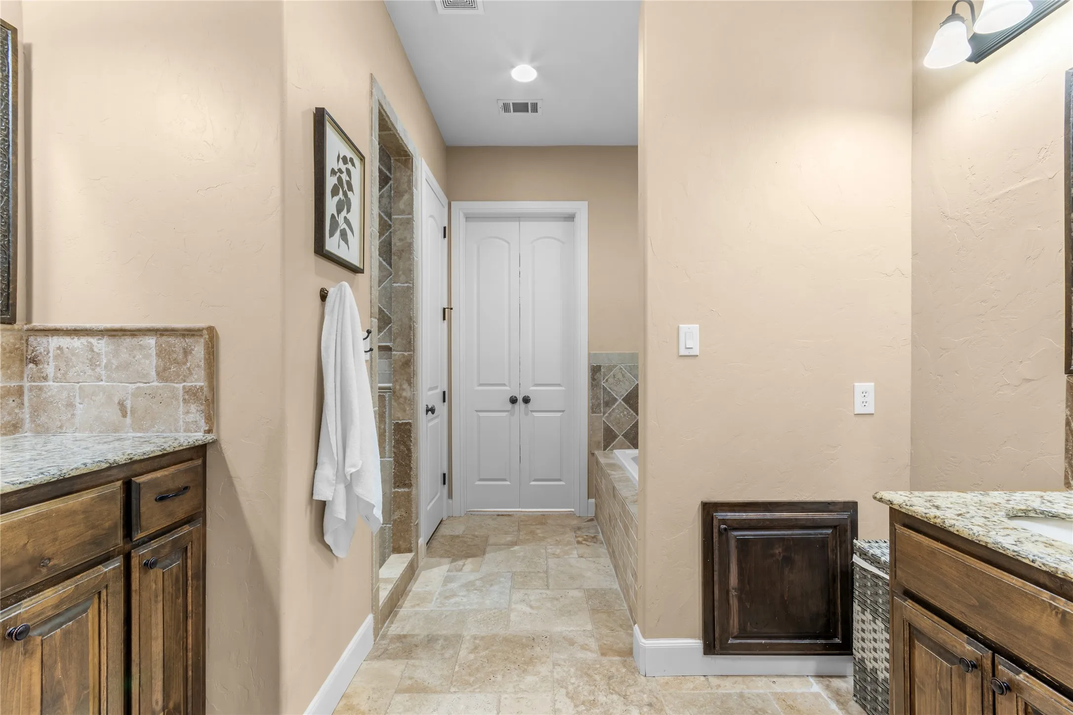 Single Family Residence For Sale in Denton County , 4921 Dogwood Street, Flower Mound, Texas 75028, 3 Bedroom, 3 Bathroom, 2 Garage spaces, 3,004 Sqft, built in 2009, Price $689,900, mls#21291040, Real Estate Agent in Flower Mound, Homes For Sale in Denton county, Homes For Sale in Flower Mound, Realtor in Flower Mound Texas, Real Estate Brokerage Independent Realty Texas, Luminita Cordes Realtor