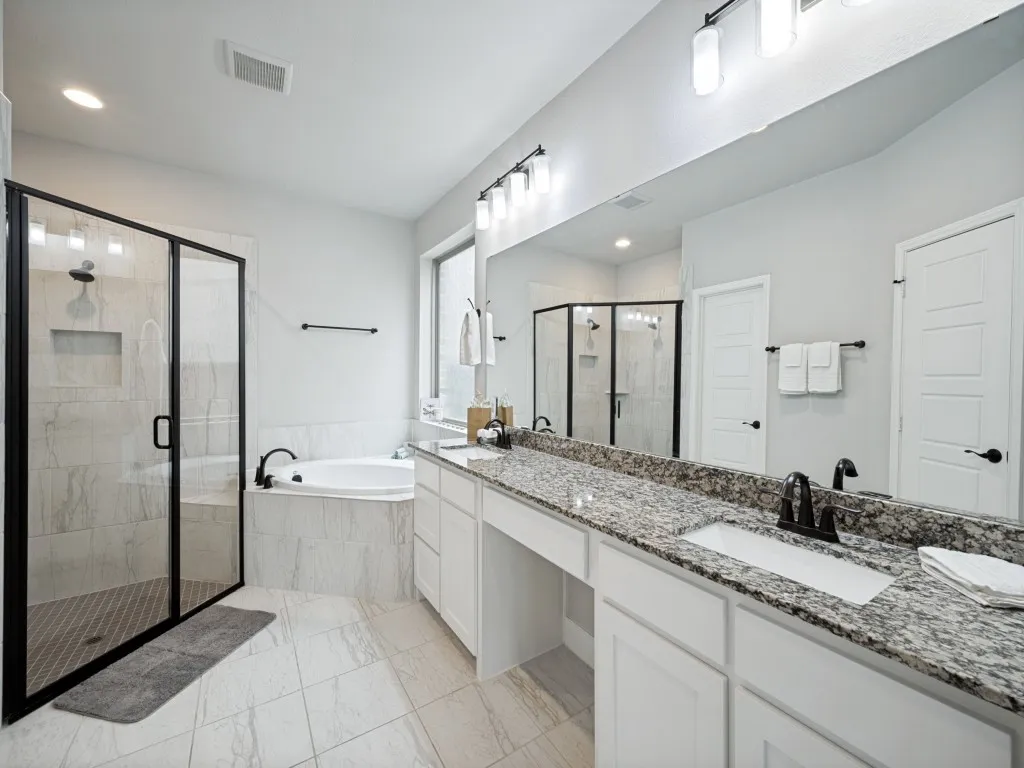 Ensuite bathroom - primary