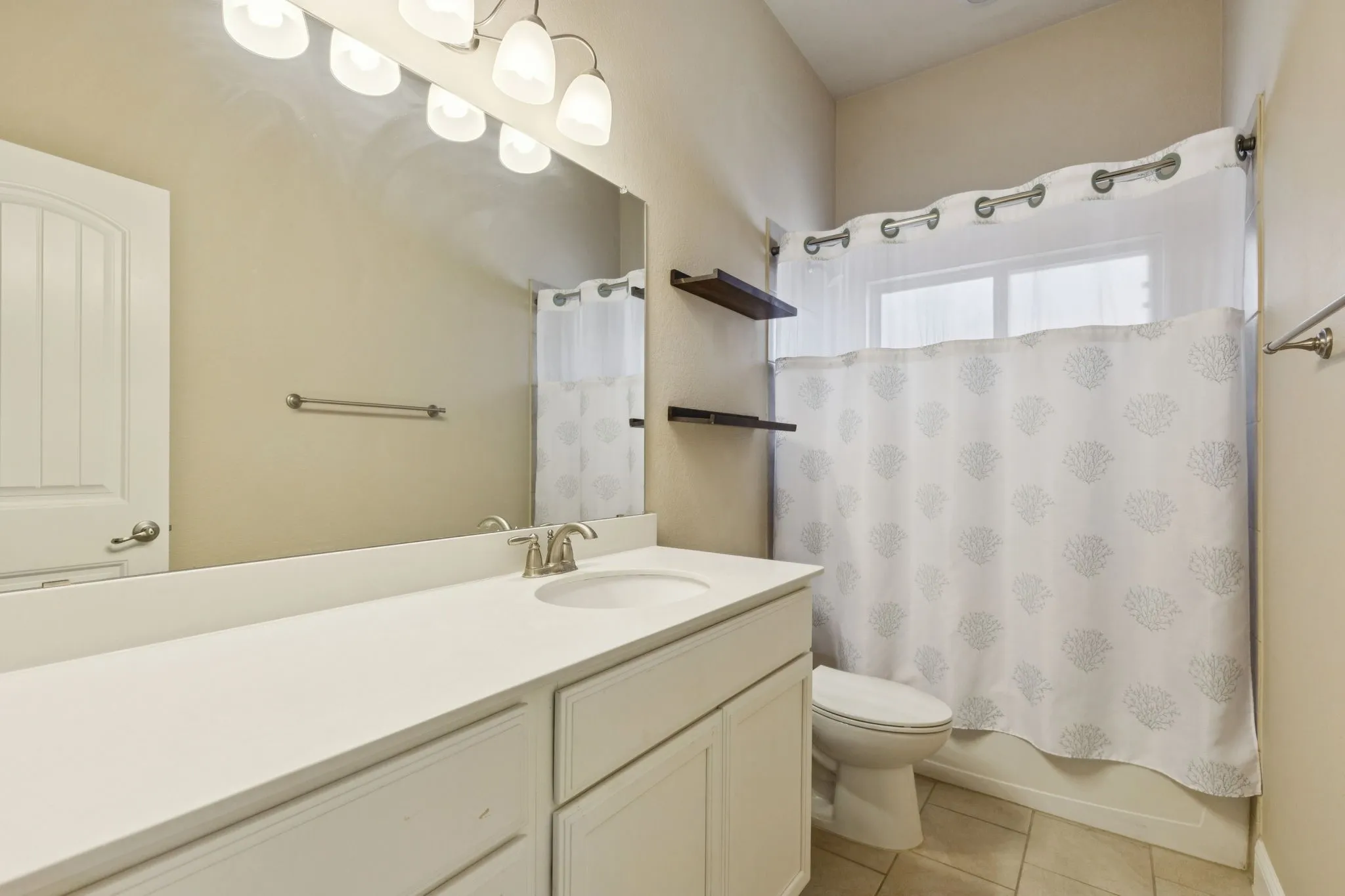 Single Family Residence For Rent in Denton County , 4112 Wavertree Road, Frisco, Texas 75036, 3 Bedroom, 2 Bathroom, 2 Garage spaces, 2,033 Sqft, built in 2016, mls#21308711, Real Estate Agent in Frisco, Homes For Rent in Denton county, Homes For Rent in Frisco, Realtor in Frisco Texas, Real Estate Brokerage Independent Realty Texas, Luminita Cordes Realtor