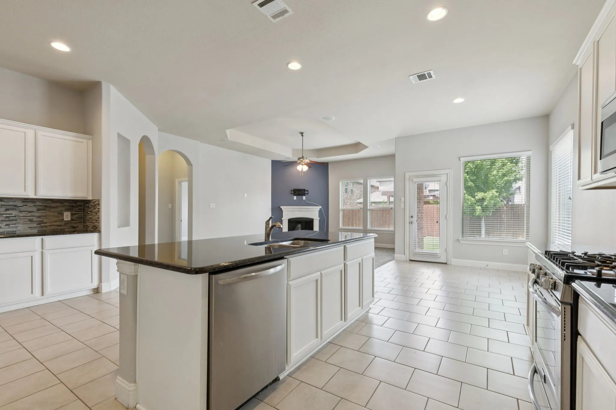 Single Family Residence For Rent in Denton County , 4112 Wavertree Road, Frisco, Texas 75036, 3 Bedroom, 2 Bathroom, 2 Garage spaces, 2,033 Sqft, built in 2016, mls#21308711, Real Estate Agent in Frisco, Homes For Rent in Denton county, Homes For Rent in Frisco, Realtor in Frisco Texas, Real Estate Brokerage Independent Realty Texas, Luminita Cordes Realtor