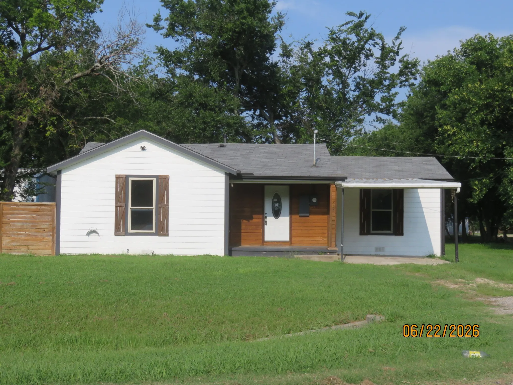 Single Family Residence For Sale in Hunt County , 705 S Patterson Street, Campbell, Texas 75422, 3 Bedroom, 2 Bathroom, Garage spaces, 1,044 Sqft, built in 1960, mls#21309908, Real Estate Agent in Campbell, Homes For Sale in Hunt county, Homes For Sale in Campbell, Realtor in Campbell Texas, Real Estate Brokerage Independent Realty Texas, Luminita Cordes Realtor