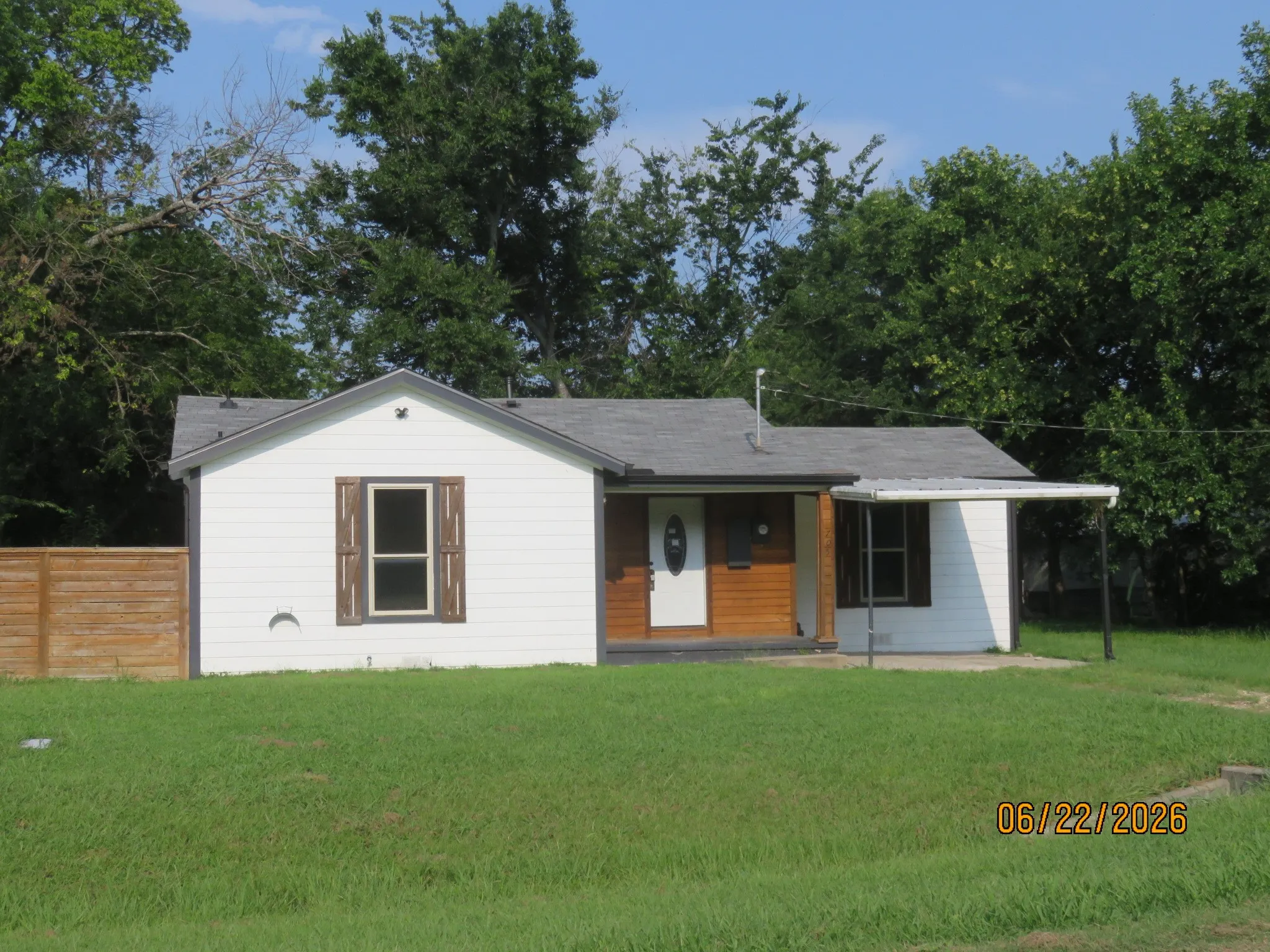 Single Family Residence For Sale in Hunt County , 705 S Patterson Street, Campbell, Texas 75422, 3 Bedroom, 2 Bathroom, Garage spaces, 1,044 Sqft, built in 1960, mls#21309908, Real Estate Agent in Campbell, Homes For Sale in Hunt county, Homes For Sale in Campbell, Realtor in Campbell Texas, Real Estate Brokerage Independent Realty Texas, Luminita Cordes Realtor