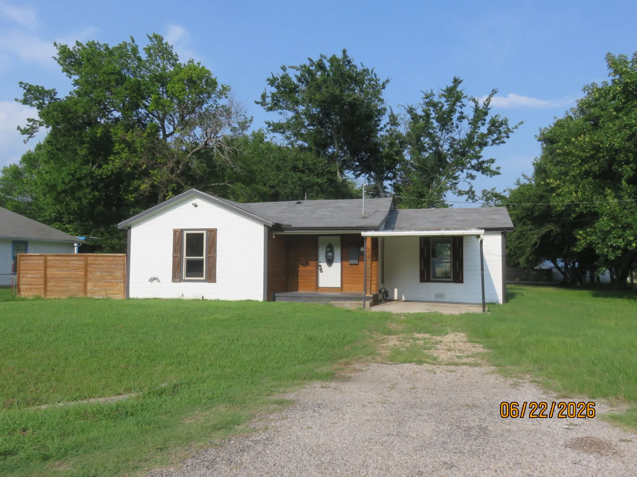 Single Family Residence For Sale in Hunt County , 705 S Patterson Street, Campbell, Texas 75422, 3 Bedroom, 2 Bathroom, Garage spaces, 1,044 Sqft, built in 1960, mls#21309908, Real Estate Agent in Campbell, Homes For Sale in Hunt county, Homes For Sale in Campbell, Realtor in Campbell Texas, Real Estate Brokerage Independent Realty Texas, Luminita Cordes Realtor