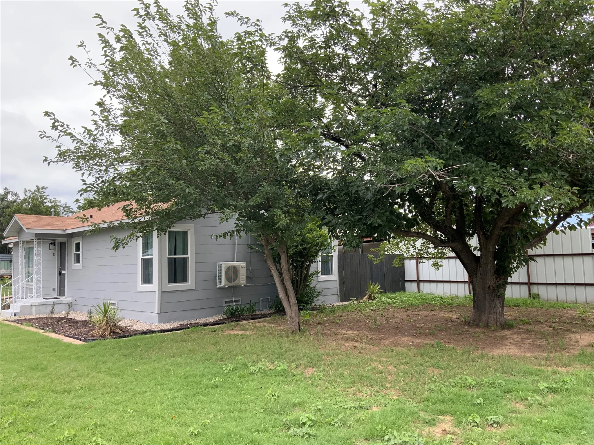 Single Family Residence For Sale in Jack County , 215 S 4th Street, Jacksboro, Texas 76458, 4 Bedroom, 1 Bathroom, Garage spaces, 1,100 Sqft, built in 1940, mls#21309851, Real Estate Agent in Jacksboro, Homes For Sale in Jack county, Homes For Sale in Jacksboro, Realtor in Jacksboro Texas, Real Estate Brokerage Independent Realty Texas, Luminita Cordes Realtor