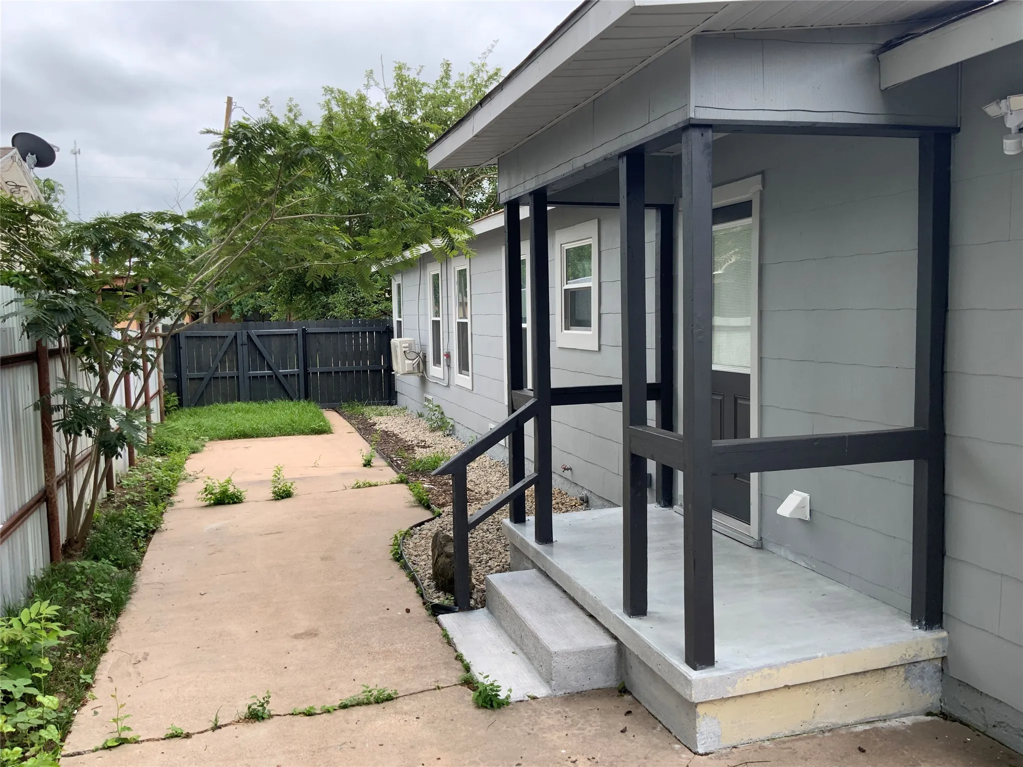 Single Family Residence For Sale in Jack County , 215 S 4th Street, Jacksboro, Texas 76458, 4 Bedroom, 1 Bathroom, Garage spaces, 1,100 Sqft, built in 1940, mls#21309851, Real Estate Agent in Jacksboro, Homes For Sale in Jack county, Homes For Sale in Jacksboro, Realtor in Jacksboro Texas, Real Estate Brokerage Independent Realty Texas, Luminita Cordes Realtor