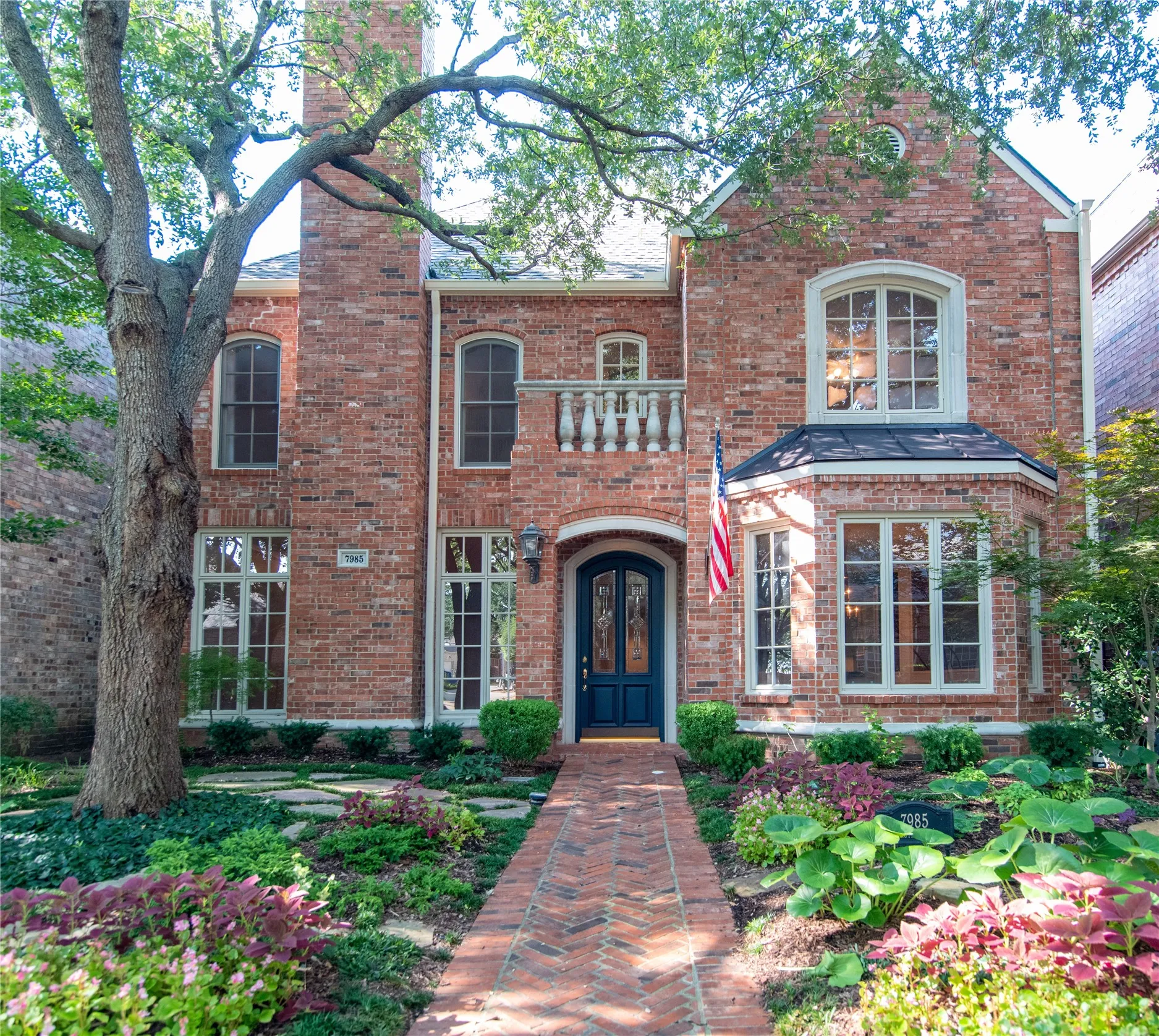 Single Family Residence For Rent in Dallas County , 7985 Caruth Court, Dallas, Texas 75225, 4 Bedroom, 4 Bathroom, 2 Garage spaces, 4,568 Sqft, built in 1994, mls#21309927, Real Estate Agent in Dallas, Homes For Rent in Dallas county, Homes For Rent in Dallas, Realtor in Dallas Texas, Real Estate Brokerage Independent Realty Texas, Luminita Cordes Realtor