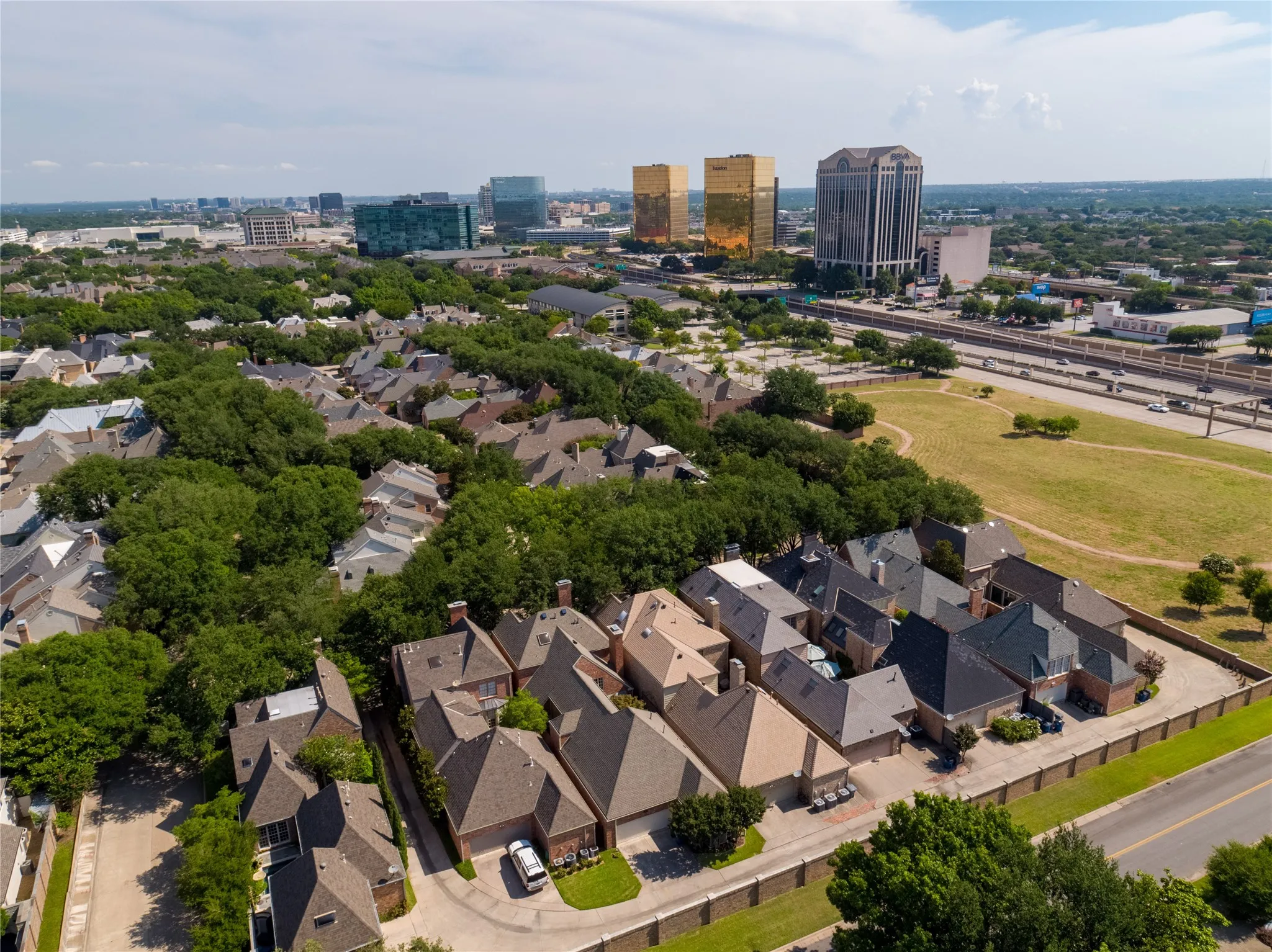 Single Family Residence For Rent in Dallas County , 7985 Caruth Court, Dallas, Texas 75225, 4 Bedroom, 4 Bathroom, 2 Garage spaces, 4,568 Sqft, built in 1994, mls#21309927, Real Estate Agent in Dallas, Homes For Rent in Dallas county, Homes For Rent in Dallas, Realtor in Dallas Texas, Real Estate Brokerage Independent Realty Texas, Luminita Cordes Realtor