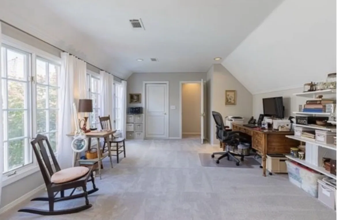 Single Family Residence For Rent in Dallas County , 7985 Caruth Court, Dallas, Texas 75225, 4 Bedroom, 4 Bathroom, 2 Garage spaces, 4,568 Sqft, built in 1994, mls#21309927, Real Estate Agent in Dallas, Homes For Rent in Dallas county, Homes For Rent in Dallas, Realtor in Dallas Texas, Real Estate Brokerage Independent Realty Texas, Luminita Cordes Realtor