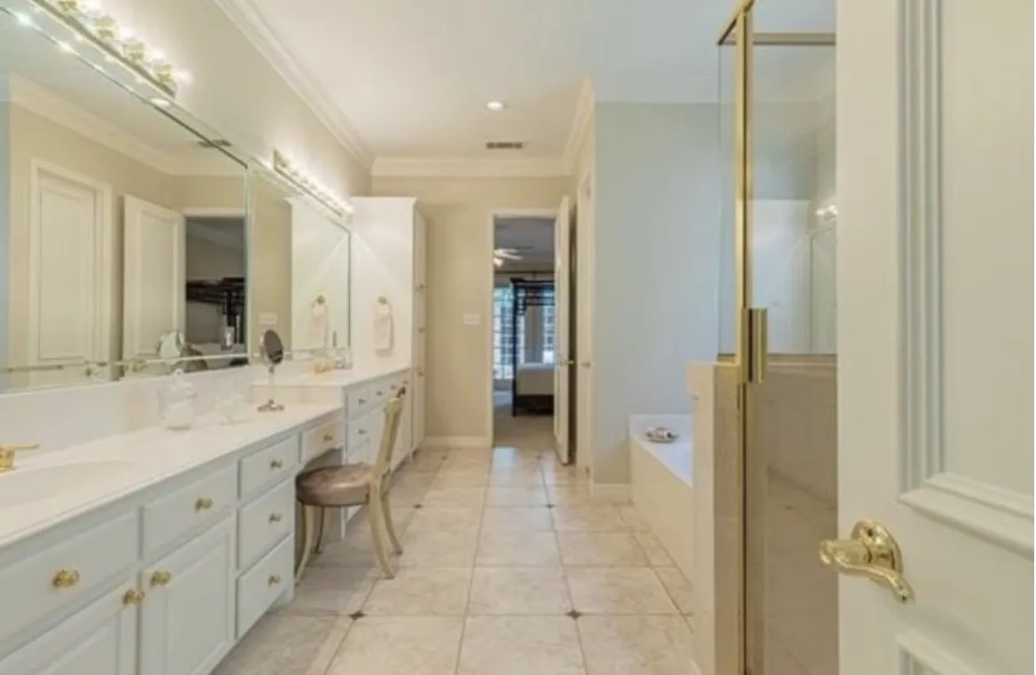 Single Family Residence For Rent in Dallas County , 7985 Caruth Court, Dallas, Texas 75225, 4 Bedroom, 4 Bathroom, 2 Garage spaces, 4,568 Sqft, built in 1994, mls#21309927, Real Estate Agent in Dallas, Homes For Rent in Dallas county, Homes For Rent in Dallas, Realtor in Dallas Texas, Real Estate Brokerage Independent Realty Texas, Luminita Cordes Realtor