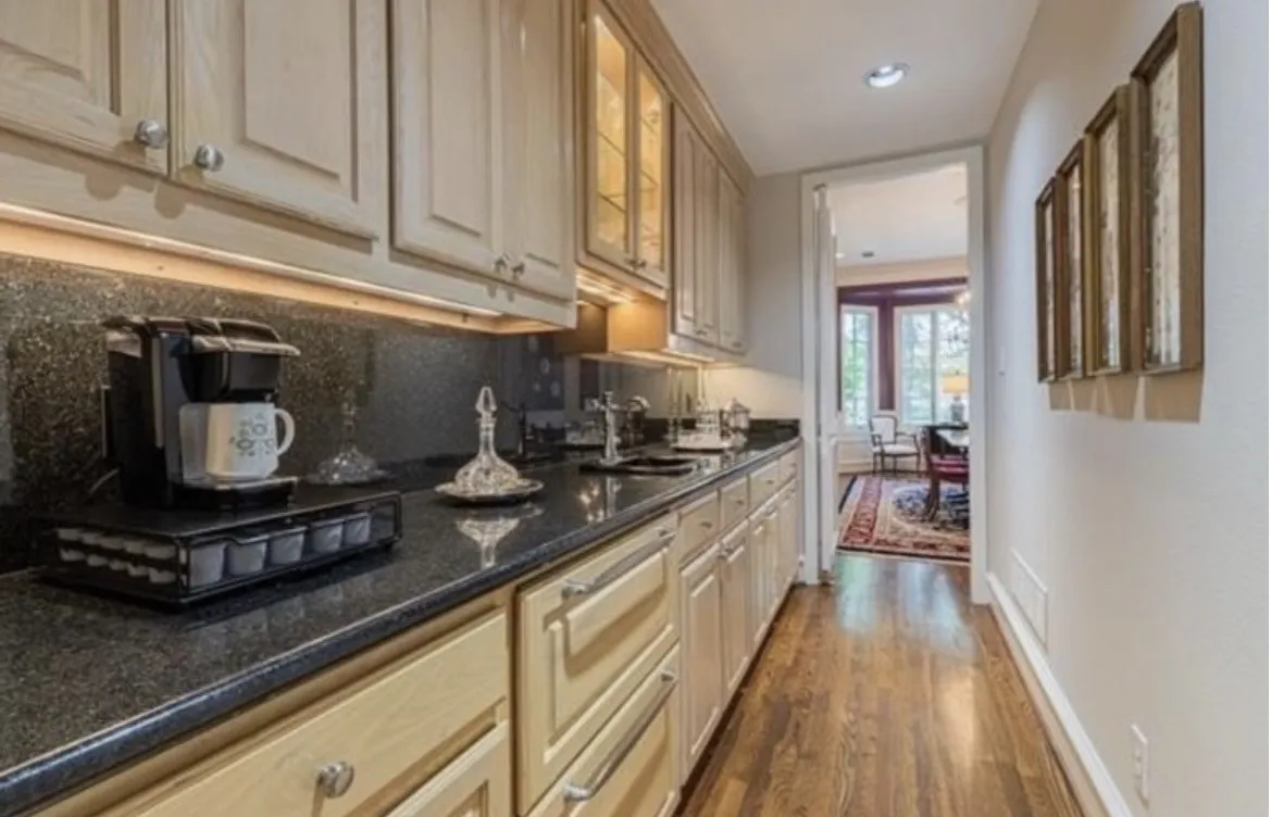 Single Family Residence For Rent in Dallas County , 7985 Caruth Court, Dallas, Texas 75225, 4 Bedroom, 4 Bathroom, 2 Garage spaces, 4,568 Sqft, built in 1994, mls#21309927, Real Estate Agent in Dallas, Homes For Rent in Dallas county, Homes For Rent in Dallas, Realtor in Dallas Texas, Real Estate Brokerage Independent Realty Texas, Luminita Cordes Realtor