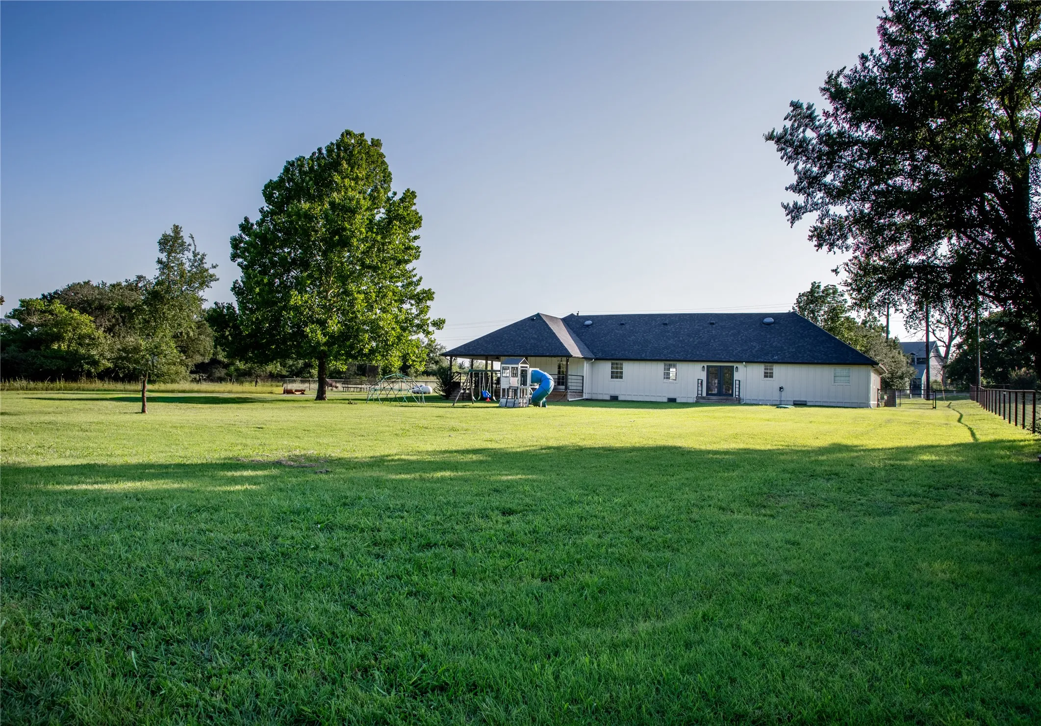 Farm For Sale in Parker County , 1324 Tidwell Road, Weatherford, Texas 76087, 4 Bedroom, 3 Bathroom, 2 Garage spaces, 2,820 Sqft, built in 1995, mls#21308385, Real Estate Agent in Weatherford, Homes For Sale in Parker county, Homes For Sale in Weatherford, Realtor in Weatherford Texas, Real Estate Brokerage Independent Realty Texas, Luminita Cordes Realtor