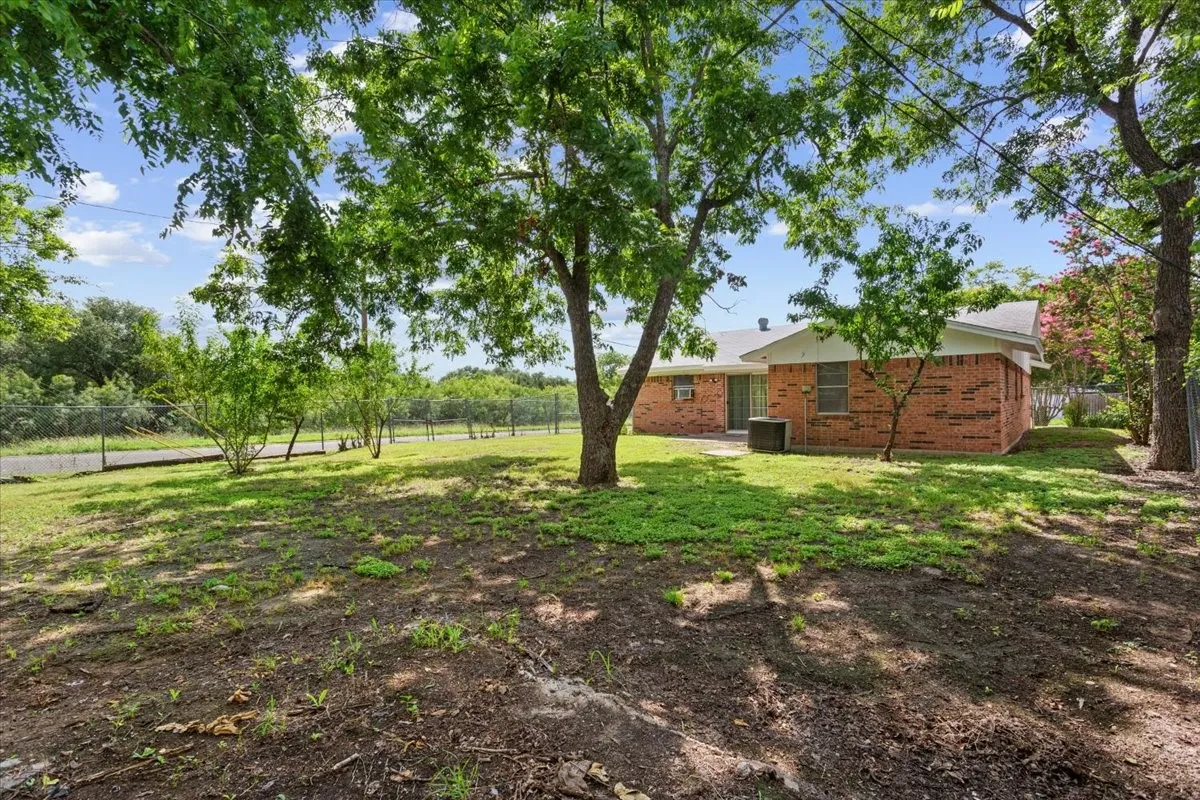 Single Family Residence For Sale in Mc Lennan County , 901 Church Avenue, Waco, Texas 76706, 4 Bedrooms, 2 Bathrooms, Garage spaces, 1,437 Sqft, built in 1972, Price $208,000, mls#21309940, Real Estate Agent in Waco, Homes For Sale in Mc Lennan county, Homes For Sale in Waco, Realtor in Waco Texas, Real Estate Brokerage Independent Realty Texas, Luminita Cordes Realtor
