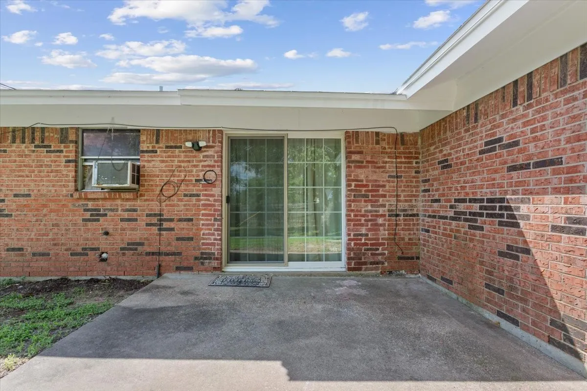 Single Family Residence For Sale in Mc Lennan County , 901 Church Avenue, Waco, Texas 76706, 4 Bedrooms, 2 Bathrooms, Garage spaces, 1,437 Sqft, built in 1972, Price $208,000, mls#21309940, Real Estate Agent in Waco, Homes For Sale in Mc Lennan county, Homes For Sale in Waco, Realtor in Waco Texas, Real Estate Brokerage Independent Realty Texas, Luminita Cordes Realtor