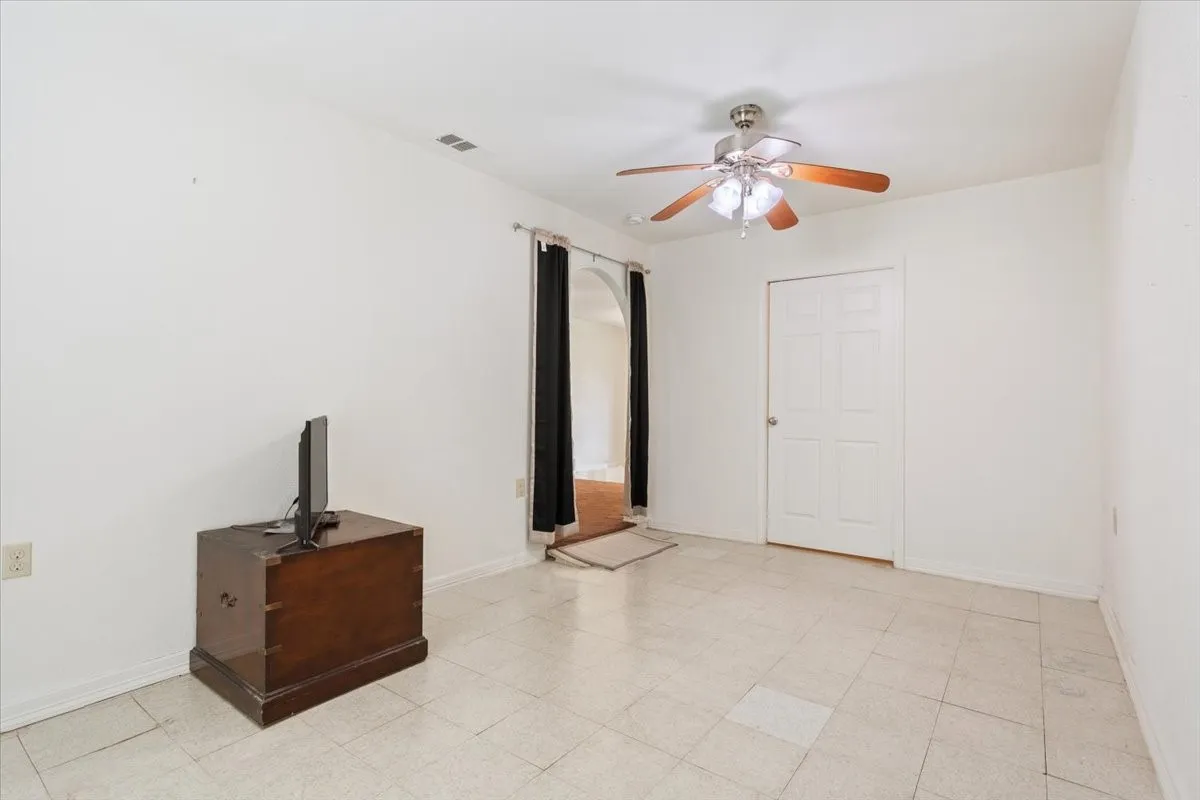 Single Family Residence For Sale in Mc Lennan County , 901 Church Avenue, Waco, Texas 76706, 4 Bedrooms, 2 Bathrooms, Garage spaces, 1,437 Sqft, built in 1972, Price $208,000, mls#21309940, Real Estate Agent in Waco, Homes For Sale in Mc Lennan county, Homes For Sale in Waco, Realtor in Waco Texas, Real Estate Brokerage Independent Realty Texas, Luminita Cordes Realtor