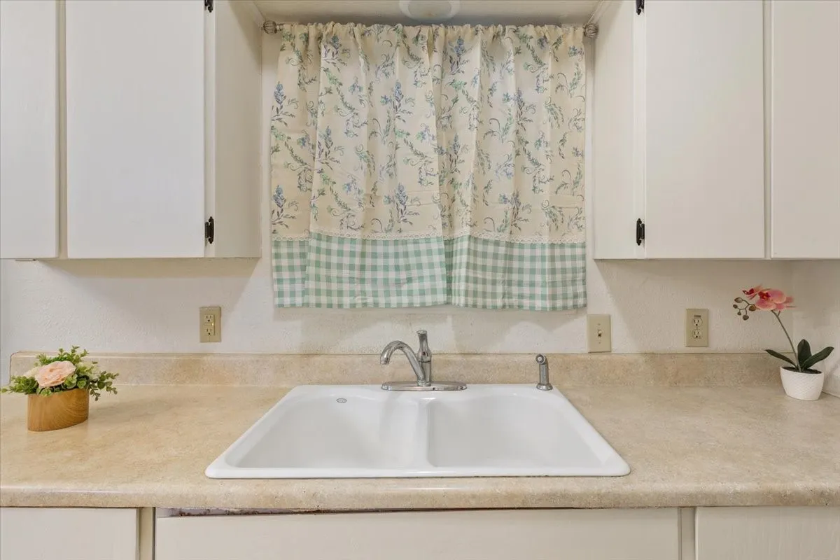Single Family Residence For Sale in Mc Lennan County , 901 Church Avenue, Waco, Texas 76706, 4 Bedrooms, 2 Bathrooms, Garage spaces, 1,437 Sqft, built in 1972, Price $208,000, mls#21309940, Real Estate Agent in Waco, Homes For Sale in Mc Lennan county, Homes For Sale in Waco, Realtor in Waco Texas, Real Estate Brokerage Independent Realty Texas, Luminita Cordes Realtor
