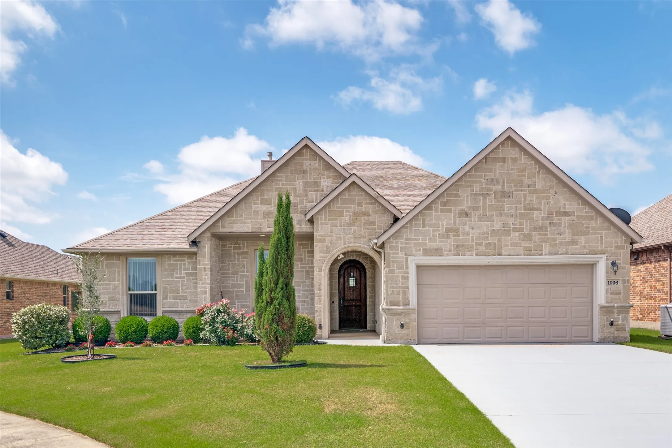 Single Family Residence For Sale in Collin County , 1006 Saint Jude Court, Royse City, Texas 75189, 3 Bedroom, 3 Bathroom, 2 Garage spaces, 2,131 Sqft, built in 2015, mls#21301597, Real Estate Agent in Royse City, Homes For Sale in Collin county, Homes For Sale in Royse City, Realtor in Royse City Texas, Real Estate Brokerage Independent Realty Texas, Luminita Cordes Realtor