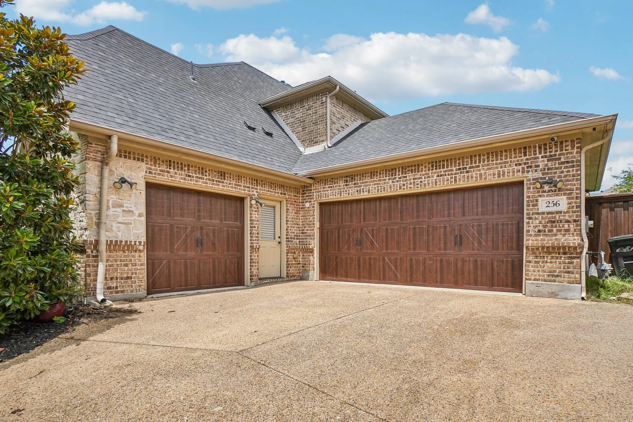 Single Family Residence For Sale in Rockwall County , 256 Victory Lane, Rockwall, Texas 75032, 4 Bedroom, 5 Bathroom, 3 Garage spaces, 3,528 Sqft, built in 2012, mls#21295794, Real Estate Agent in Rockwall, Homes For Sale in Rockwall county, Homes For Sale in Rockwall, Realtor in Rockwall Texas, Real Estate Brokerage Independent Realty Texas, Luminita Cordes Realtor