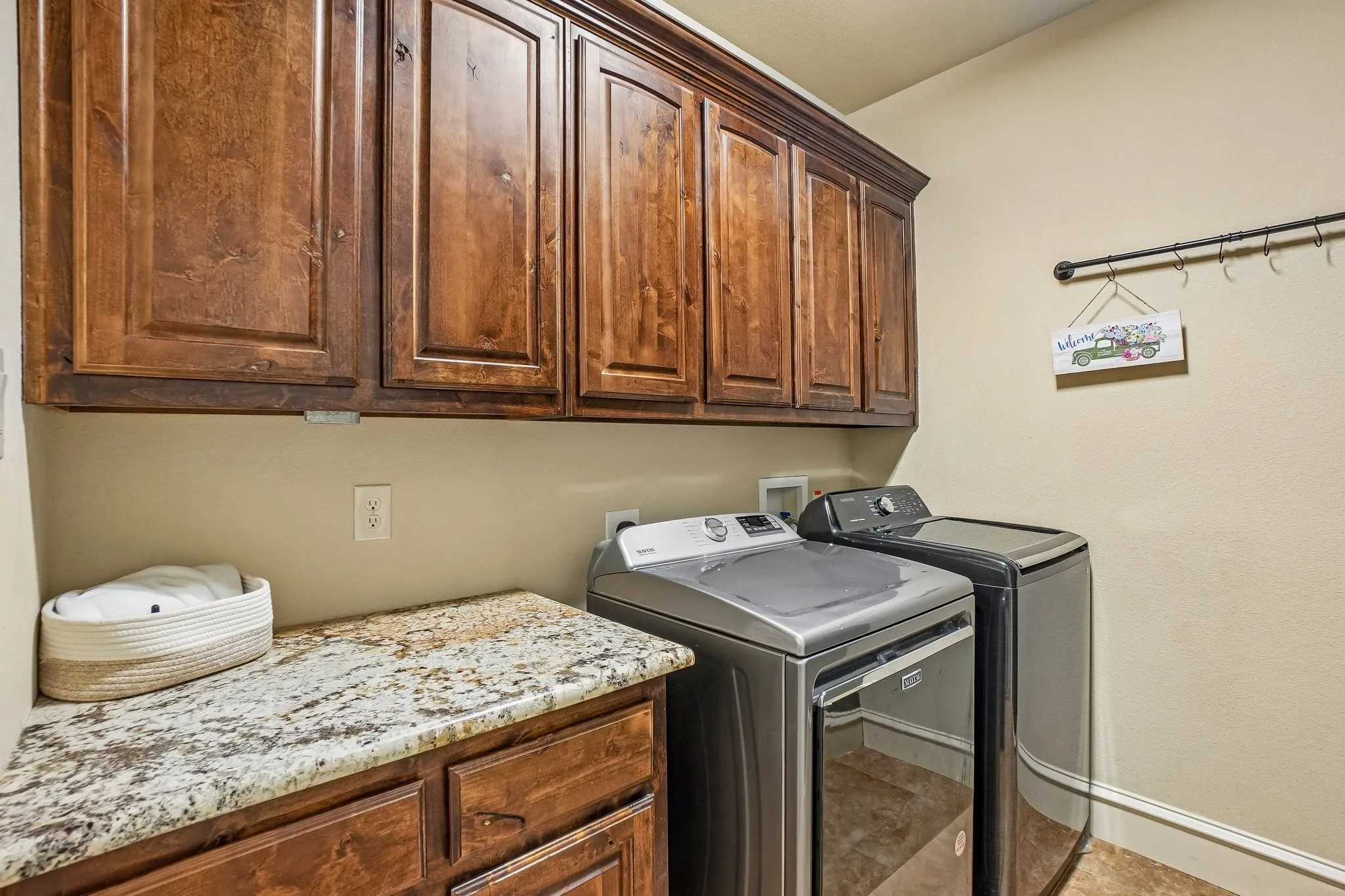 Single Family Residence For Sale in Rockwall County , 256 Victory Lane, Rockwall, Texas 75032, 4 Bedroom, 5 Bathroom, 3 Garage spaces, 3,528 Sqft, built in 2012, mls#21295794, Real Estate Agent in Rockwall, Homes For Sale in Rockwall county, Homes For Sale in Rockwall, Realtor in Rockwall Texas, Real Estate Brokerage Independent Realty Texas, Luminita Cordes Realtor