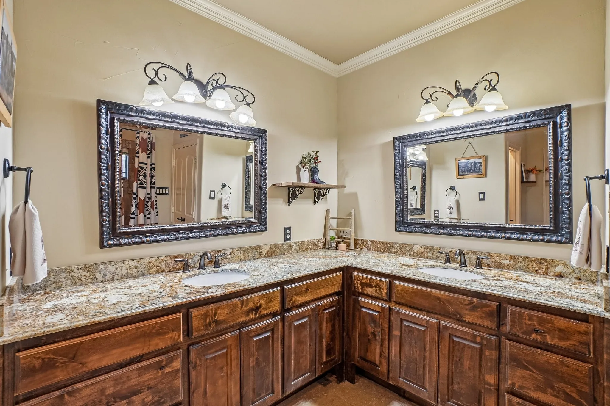 Single Family Residence For Sale in Rockwall County , 256 Victory Lane, Rockwall, Texas 75032, 4 Bedroom, 5 Bathroom, 3 Garage spaces, 3,528 Sqft, built in 2012, mls#21295794, Real Estate Agent in Rockwall, Homes For Sale in Rockwall county, Homes For Sale in Rockwall, Realtor in Rockwall Texas, Real Estate Brokerage Independent Realty Texas, Luminita Cordes Realtor