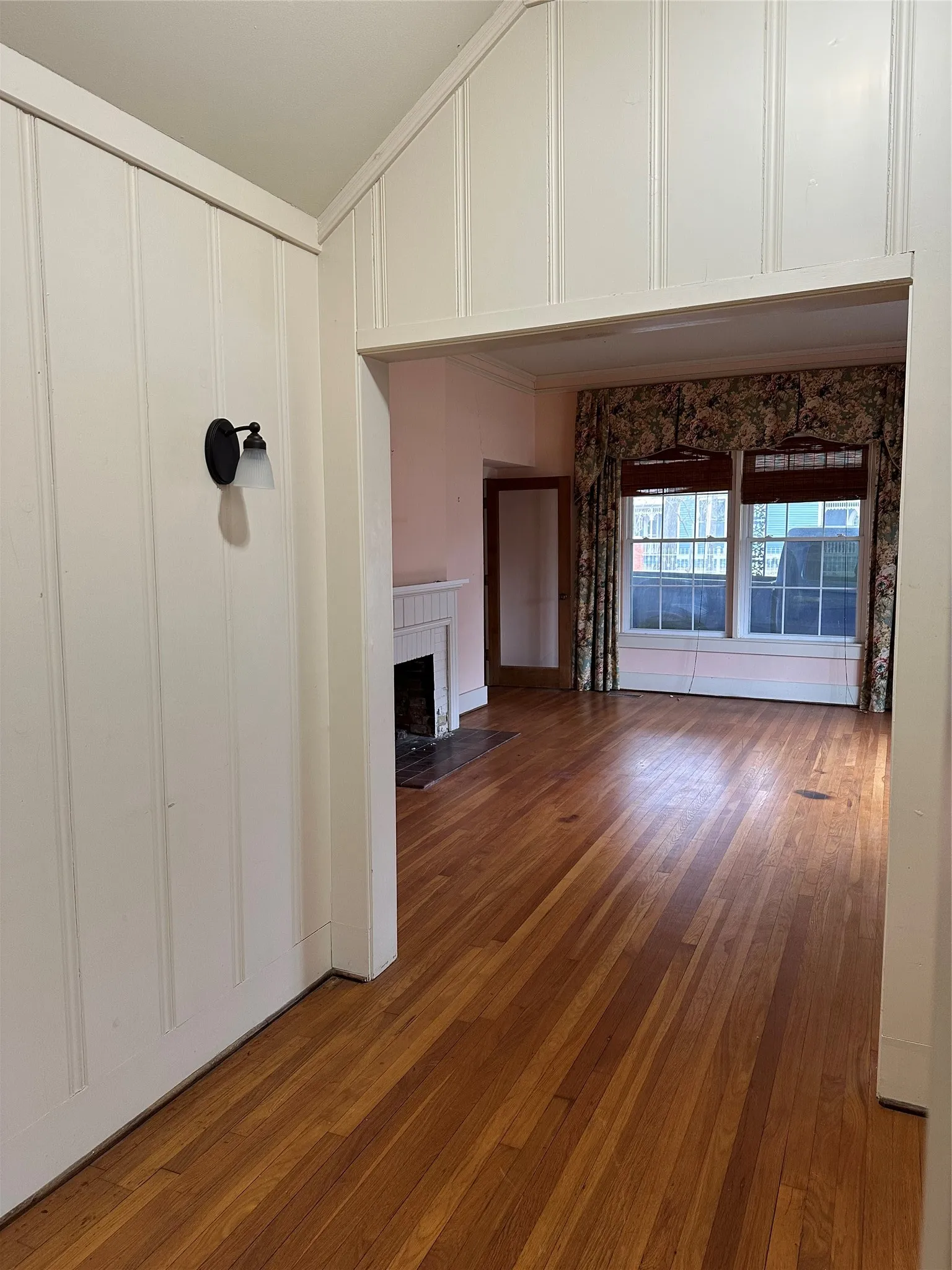 Entry way - leading into Formal Living space
