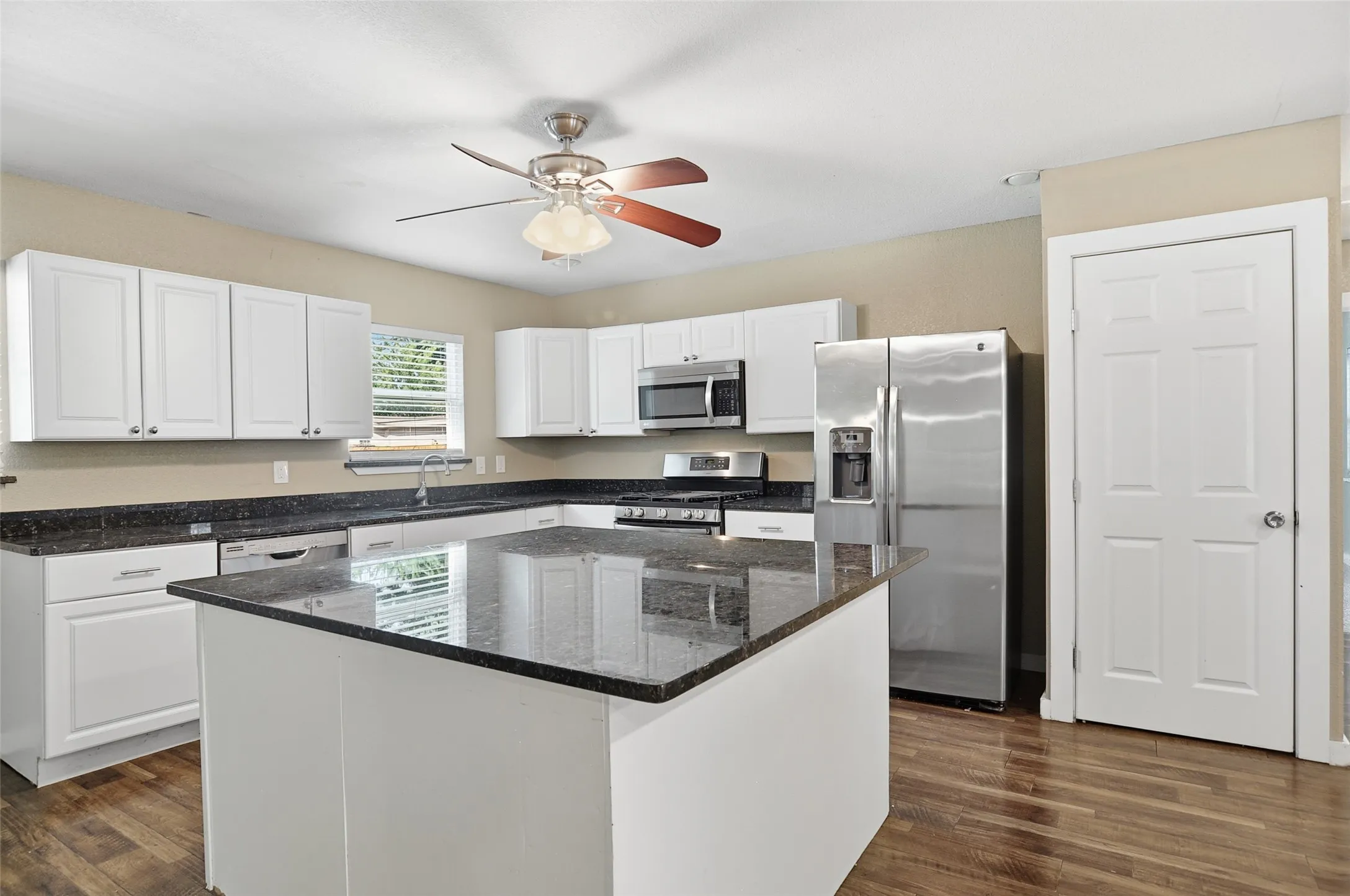 Kitchen with large central island
