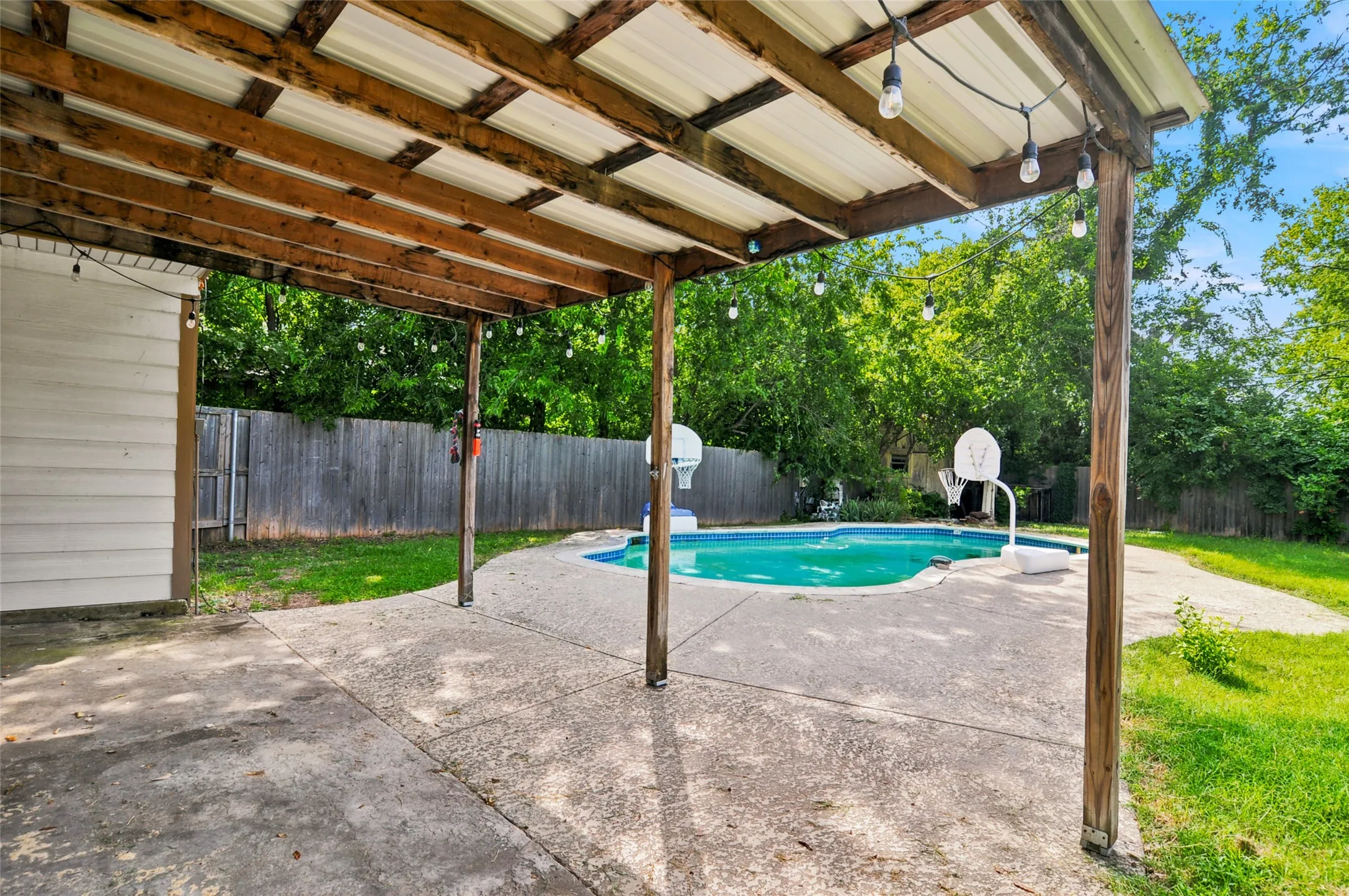 Covered Patio & Pool
