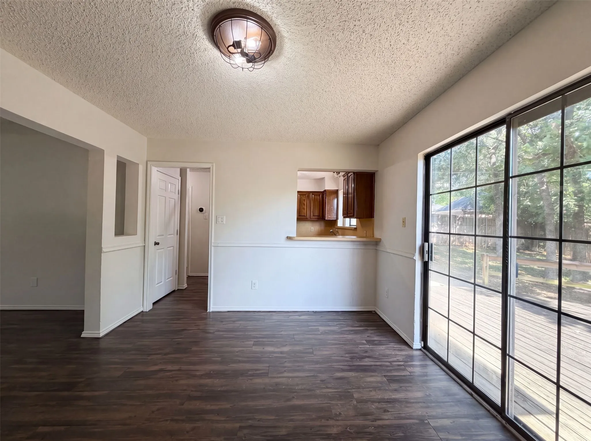 Single Family Residence For Sale in Tarrant County , 3805 Brookfield Drive, Arlington, Texas 76001, 3 Bedroom, 3 Bathroom, 2 Garage spaces, 1,468 Sqft, built in 1983, mls#21309966, Real Estate Agent in Arlington, Homes For Sale in Tarrant county, Homes For Sale in Arlington, Realtor in Arlington Texas, Real Estate Brokerage Independent Realty Texas, Luminita Cordes Realtor