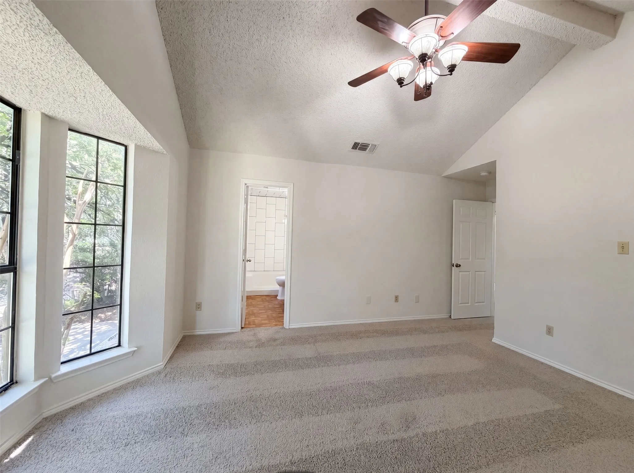 Single Family Residence For Sale in Tarrant County , 3805 Brookfield Drive, Arlington, Texas 76001, 3 Bedroom, 3 Bathroom, 2 Garage spaces, 1,468 Sqft, built in 1983, mls#21309966, Real Estate Agent in Arlington, Homes For Sale in Tarrant county, Homes For Sale in Arlington, Realtor in Arlington Texas, Real Estate Brokerage Independent Realty Texas, Luminita Cordes Realtor