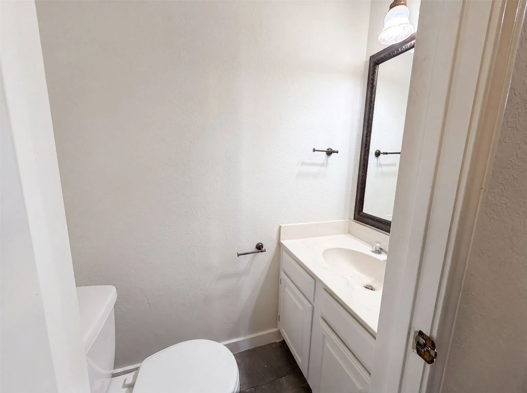 Single Family Residence For Sale in Tarrant County , 3805 Brookfield Drive, Arlington, Texas 76001, 3 Bedroom, 3 Bathroom, 2 Garage spaces, 1,468 Sqft, built in 1983, mls#21309966, Real Estate Agent in Arlington, Homes For Sale in Tarrant county, Homes For Sale in Arlington, Realtor in Arlington Texas, Real Estate Brokerage Independent Realty Texas, Luminita Cordes Realtor