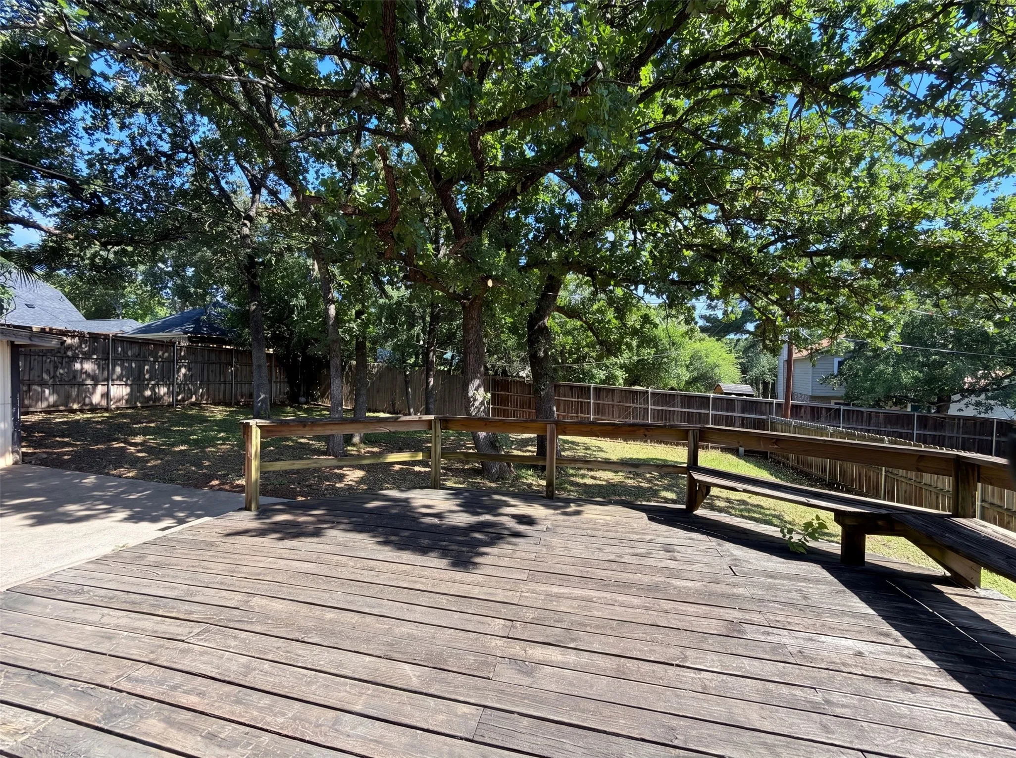 Single Family Residence For Sale in Tarrant County , 3805 Brookfield Drive, Arlington, Texas 76001, 3 Bedroom, 3 Bathroom, 2 Garage spaces, 1,468 Sqft, built in 1983, mls#21309966, Real Estate Agent in Arlington, Homes For Sale in Tarrant county, Homes For Sale in Arlington, Realtor in Arlington Texas, Real Estate Brokerage Independent Realty Texas, Luminita Cordes Realtor