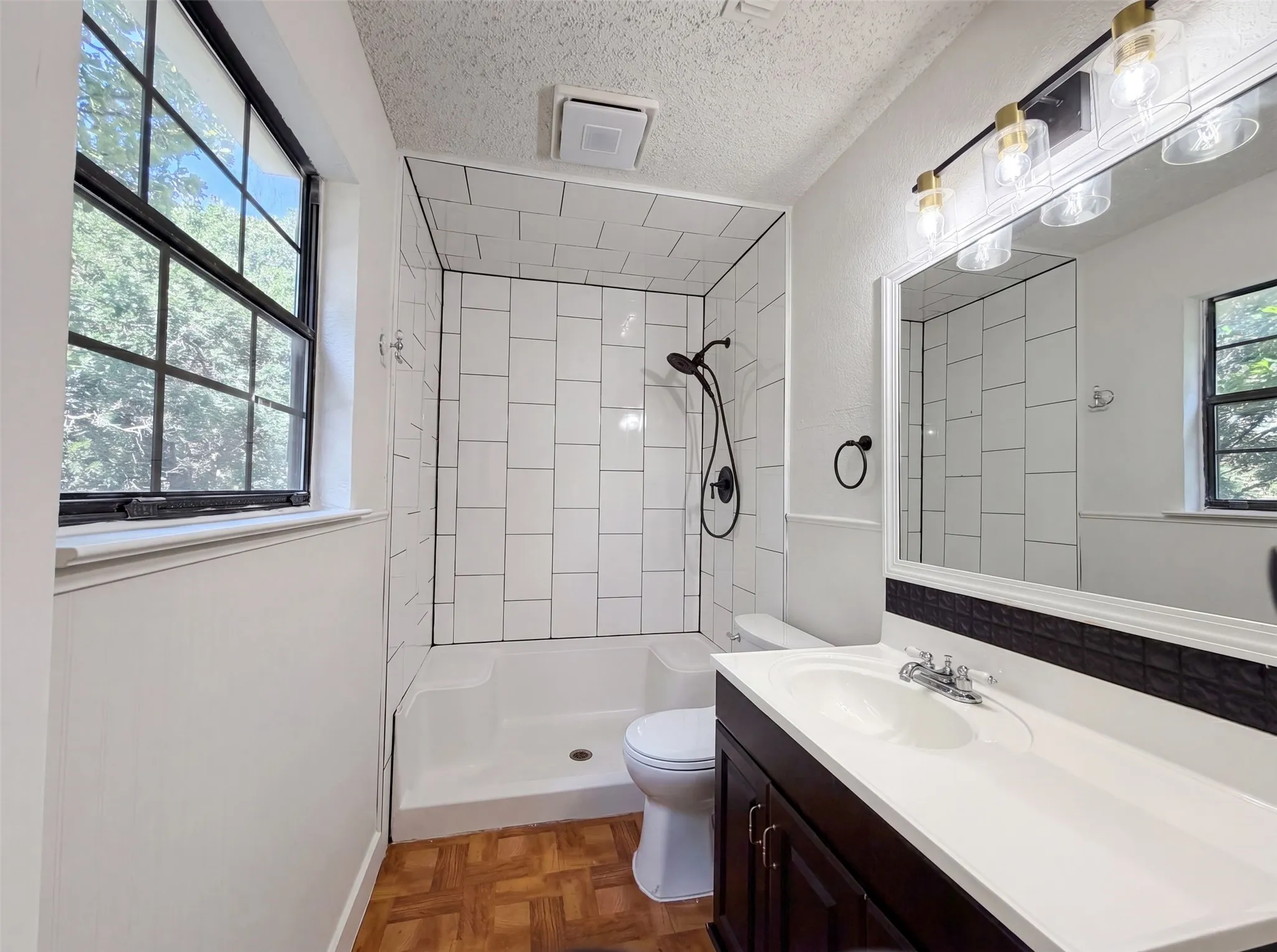 Single Family Residence For Sale in Tarrant County , 3805 Brookfield Drive, Arlington, Texas 76001, 3 Bedroom, 3 Bathroom, 2 Garage spaces, 1,468 Sqft, built in 1983, mls#21309966, Real Estate Agent in Arlington, Homes For Sale in Tarrant county, Homes For Sale in Arlington, Realtor in Arlington Texas, Real Estate Brokerage Independent Realty Texas, Luminita Cordes Realtor