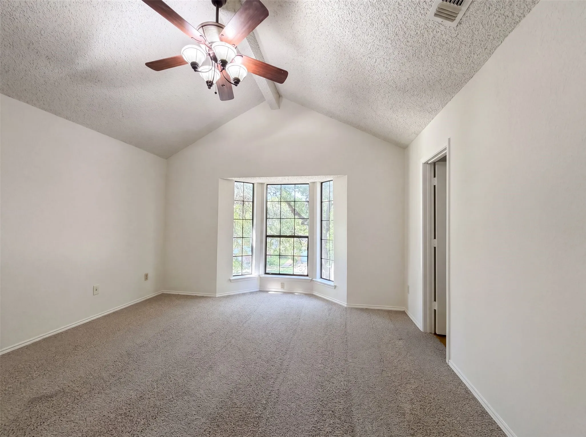Single Family Residence For Sale in Tarrant County , 3805 Brookfield Drive, Arlington, Texas 76001, 3 Bedroom, 3 Bathroom, 2 Garage spaces, 1,468 Sqft, built in 1983, mls#21309966, Real Estate Agent in Arlington, Homes For Sale in Tarrant county, Homes For Sale in Arlington, Realtor in Arlington Texas, Real Estate Brokerage Independent Realty Texas, Luminita Cordes Realtor