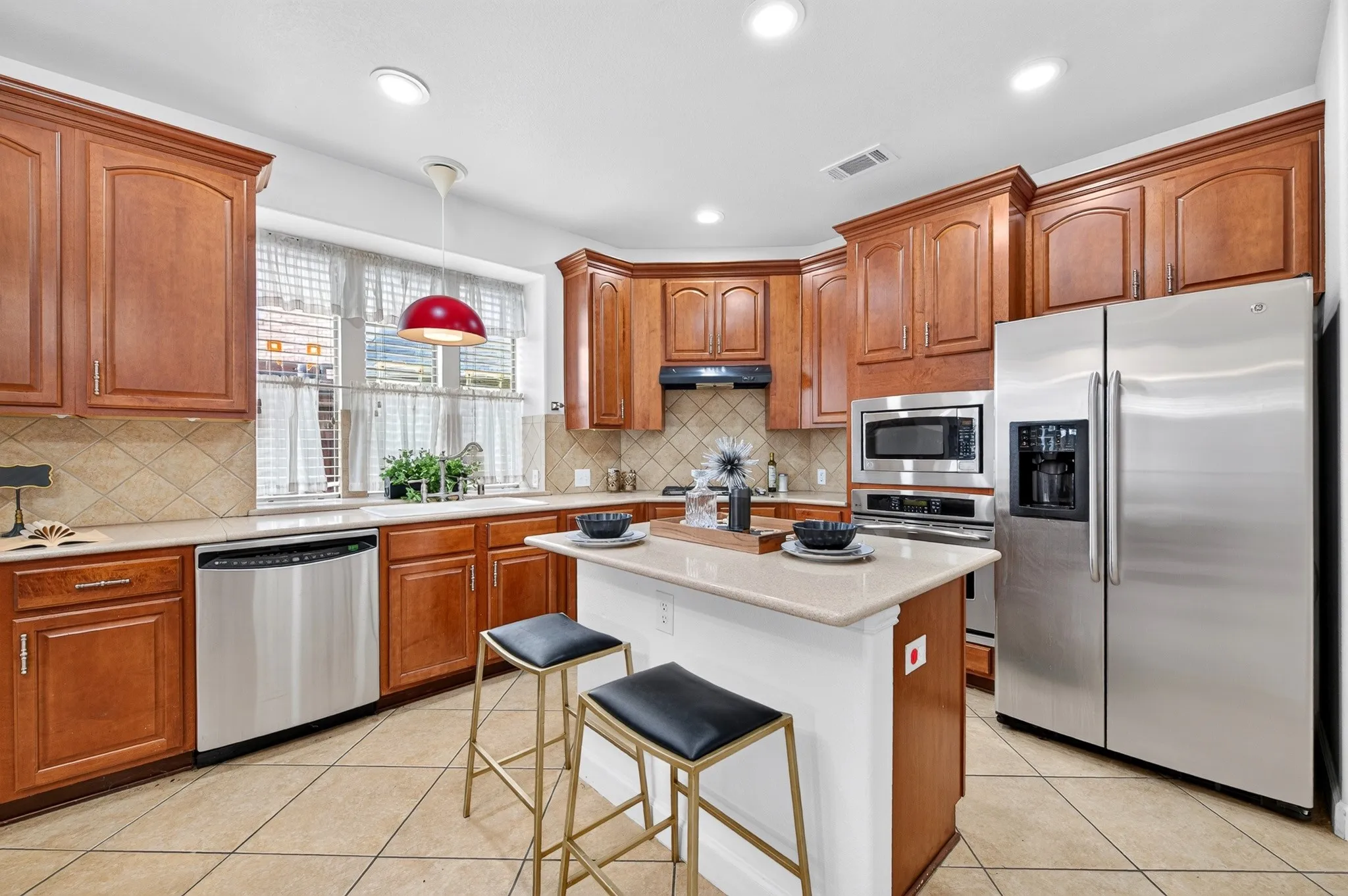 Single Family Residence For Sale in Collin County , 10906 Ascot Drive, Frisco, Texas 75033, 5 Bedroom, 3 Bathroom, 2 Garage spaces, 3,147 Sqft, built in 2006, mls#21309936, Real Estate Agent in Frisco, Homes For Sale in Collin county, Homes For Sale in Frisco, Realtor in Frisco Texas, Real Estate Brokerage Independent Realty Texas, Luminita Cordes Realtor