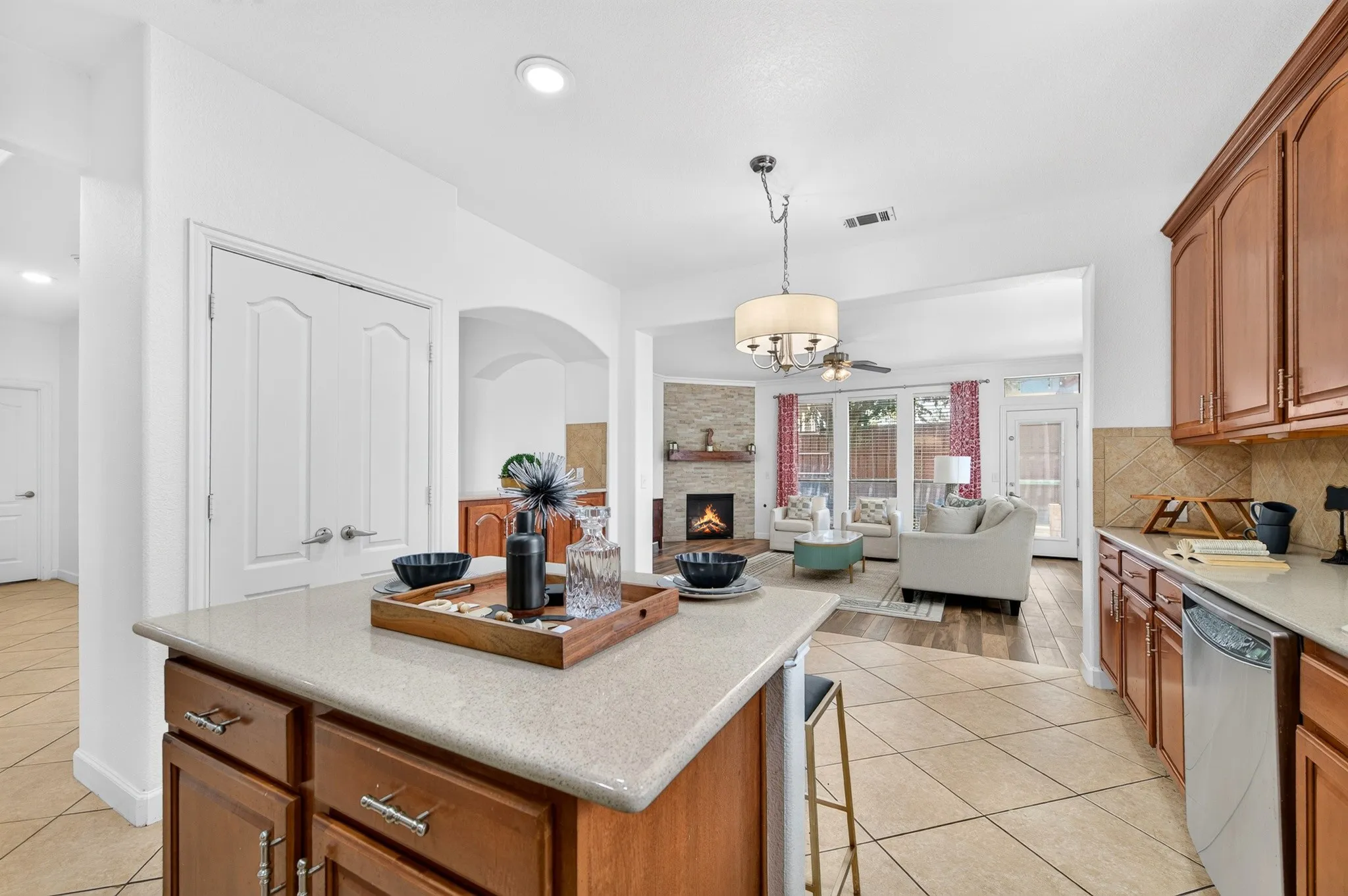 Single Family Residence For Sale in Collin County , 10906 Ascot Drive, Frisco, Texas 75033, 5 Bedroom, 3 Bathroom, 2 Garage spaces, 3,147 Sqft, built in 2006, mls#21309936, Real Estate Agent in Frisco, Homes For Sale in Collin county, Homes For Sale in Frisco, Realtor in Frisco Texas, Real Estate Brokerage Independent Realty Texas, Luminita Cordes Realtor