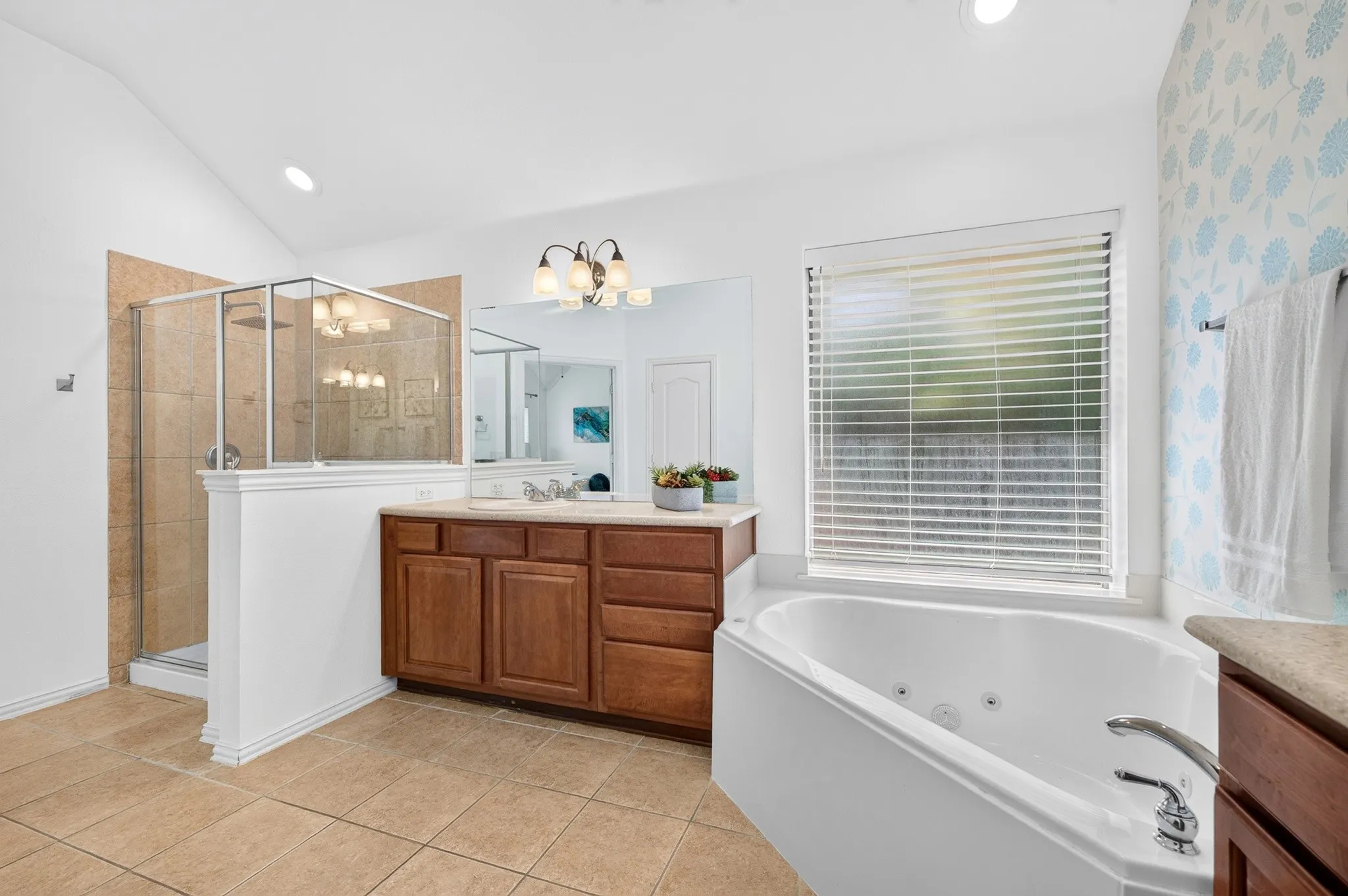 Single Family Residence For Sale in Collin County , 10906 Ascot Drive, Frisco, Texas 75033, 5 Bedroom, 3 Bathroom, 2 Garage spaces, 3,147 Sqft, built in 2006, mls#21309936, Real Estate Agent in Frisco, Homes For Sale in Collin county, Homes For Sale in Frisco, Realtor in Frisco Texas, Real Estate Brokerage Independent Realty Texas, Luminita Cordes Realtor