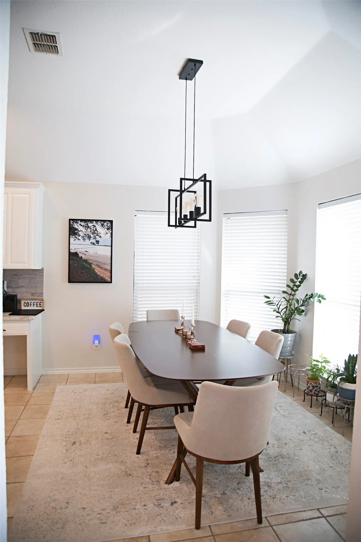 Single Family Residence For Sale in Tarrant County , 7416 Rolling Hills Drive, Benbrook, Texas 76126, 4 Bedroom, 4 Bathroom, 2 Garage spaces, 2,729 Sqft, built in 2005, mls#21309978, Real Estate Agent in Benbrook, Homes For Sale in Tarrant county, Homes For Sale in Benbrook, Realtor in Benbrook Texas, Real Estate Brokerage Independent Realty Texas, Luminita Cordes Realtor