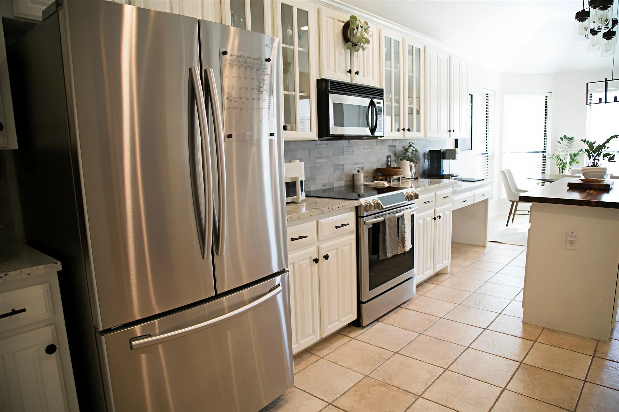 Single Family Residence For Sale in Tarrant County , 7416 Rolling Hills Drive, Benbrook, Texas 76126, 4 Bedroom, 4 Bathroom, 2 Garage spaces, 2,729 Sqft, built in 2005, mls#21309978, Real Estate Agent in Benbrook, Homes For Sale in Tarrant county, Homes For Sale in Benbrook, Realtor in Benbrook Texas, Real Estate Brokerage Independent Realty Texas, Luminita Cordes Realtor